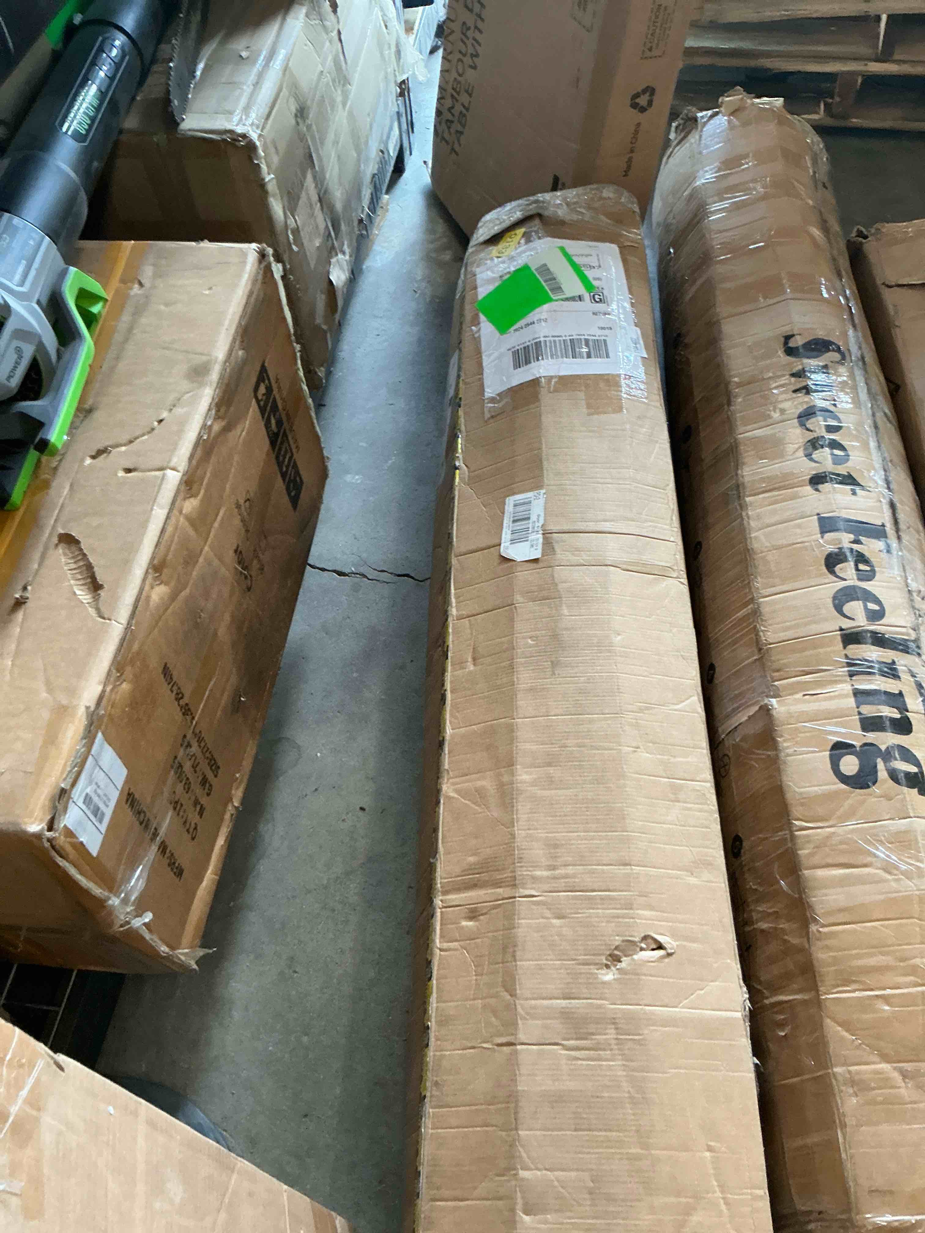 Condition photo showing New/Like New for 14 inch queen size mattress, gel memory foam hybrid mattress, medium firm, bed in a box, certipur-us certified, pressure relief, motion isolation