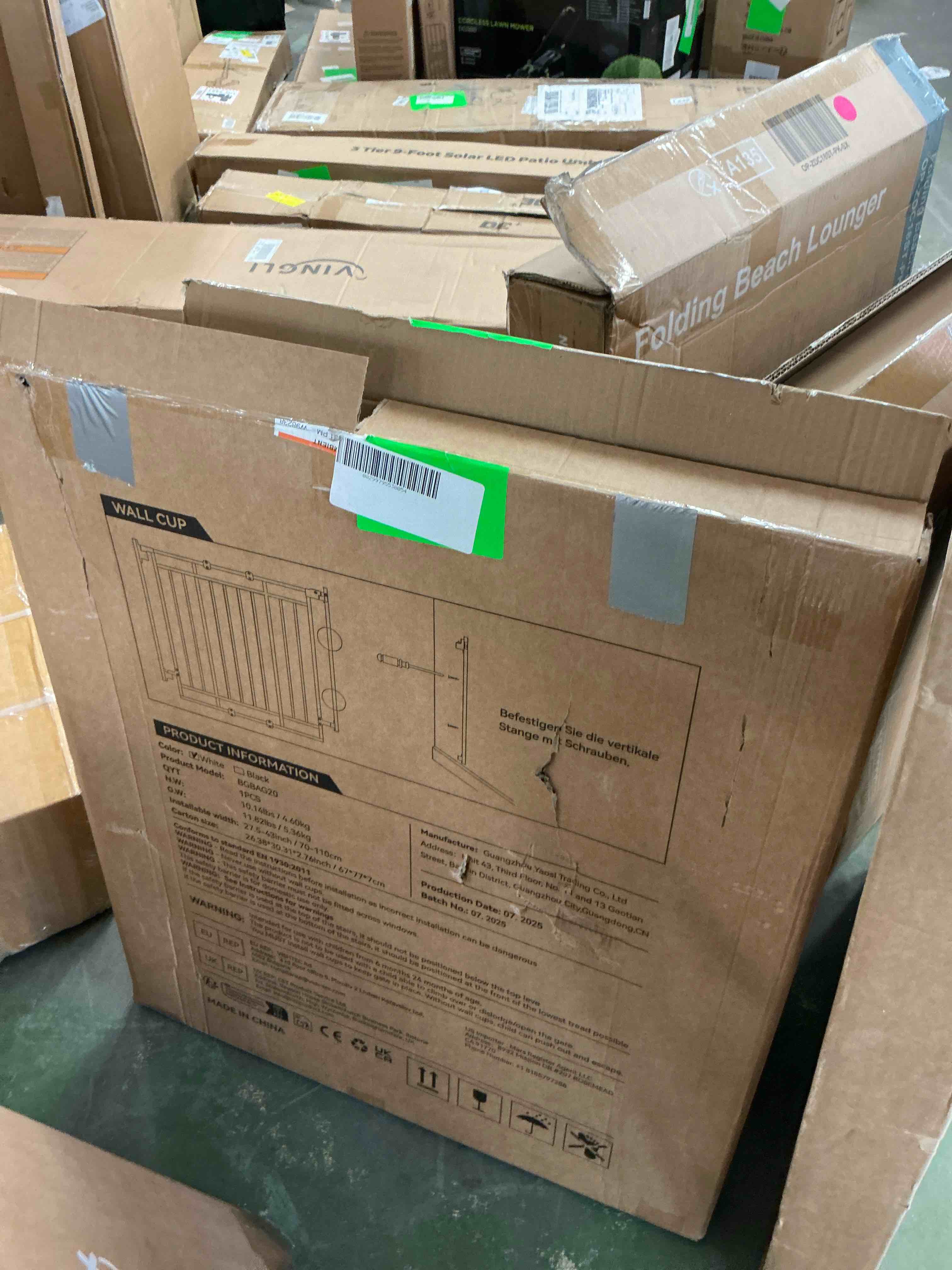 Condition photo showing Good Condition for kingso 29.5"-40.5" extra wide 30" tall adjustable auto close metal pressure baby gate with swing door for doorway stairs, long large, white