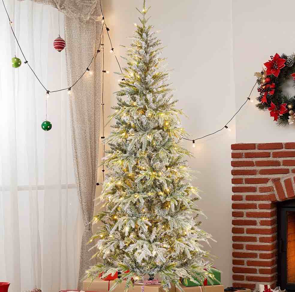 Qunler 7ft Pre-lit Snow Flocked Artificial Christmas Tree with 300 Warm Lights 8 Modes, 700 PE+PVC Snowy Branches, White