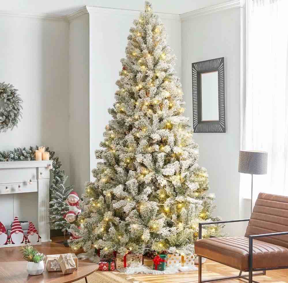 Qunler 7ft Pre-Lit Artificial Snow Flocked Full Christmas Tree with 300 LED Warm White & Multicolor Lights