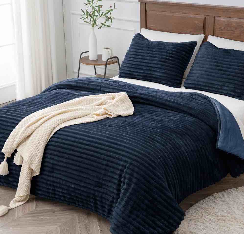 BEDELITE Fleece King Comforter Set -Super Soft & Warm Fluffy Navy Blue Bedding, Luxury Fuzzy Heavy Bed Set for Winter with 2 Pillow Cases