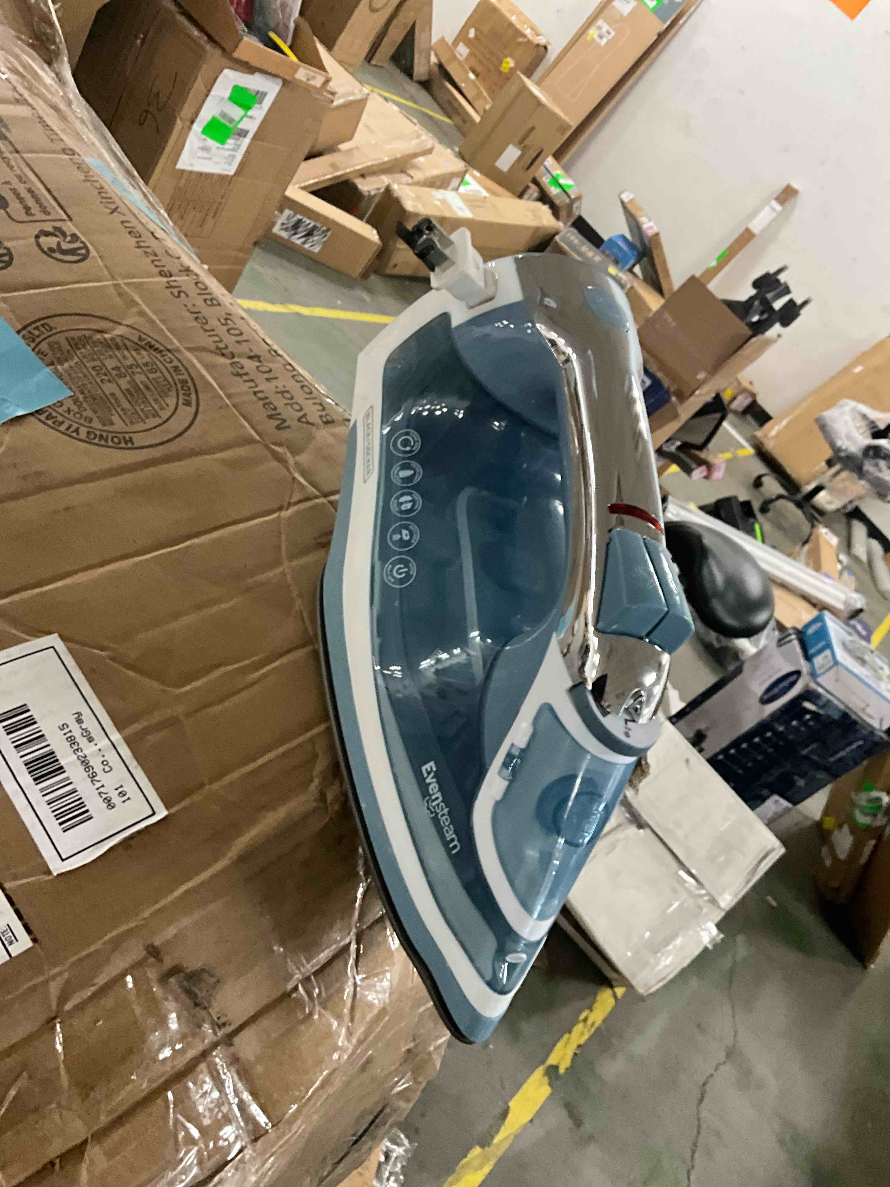 Condition photo showing Good Condition for black+decker steam iron retractable cord gray
