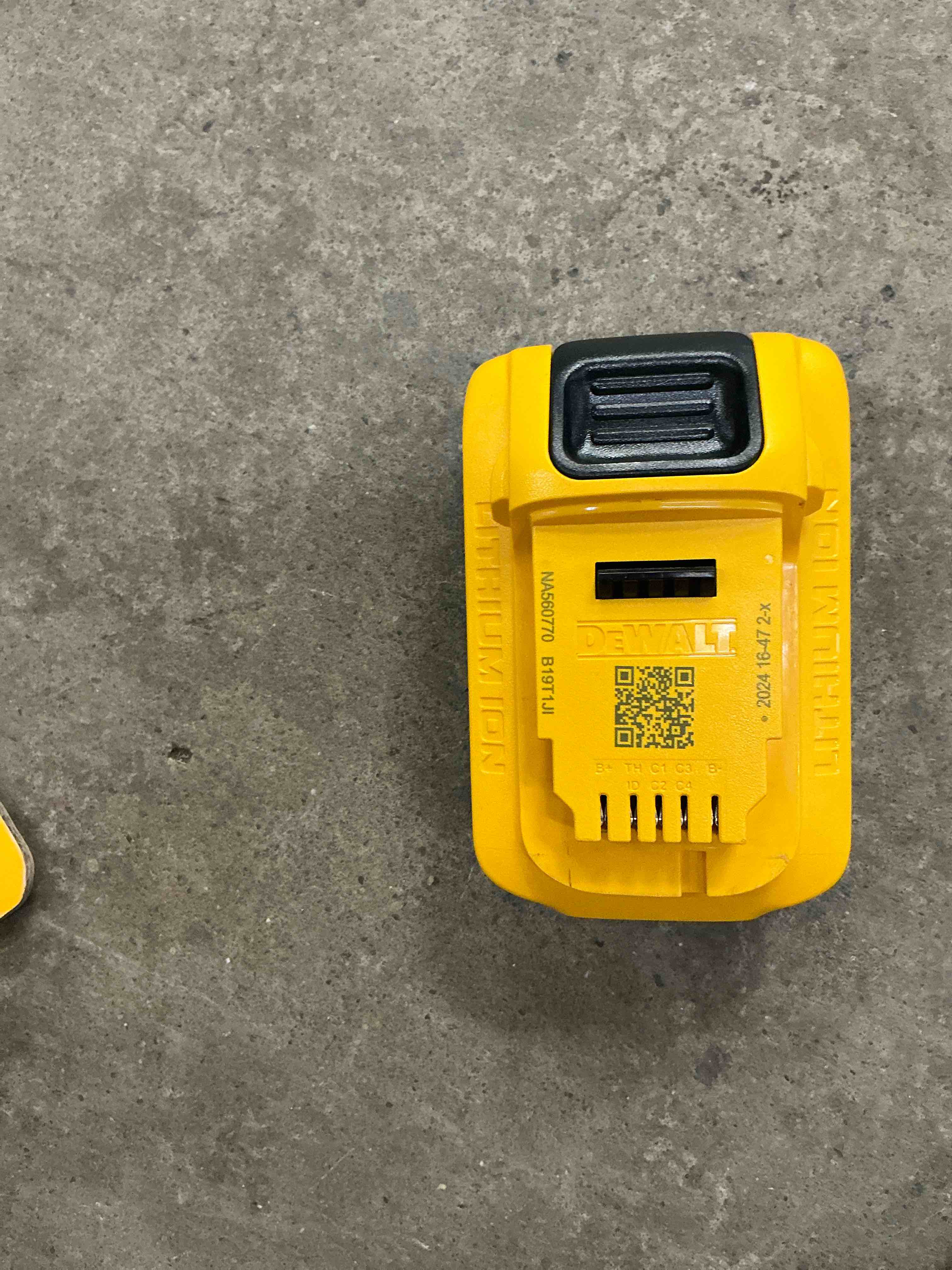 Condition photo showing Good Condition for dewalt dw 20v max powerstack 5ah battery
