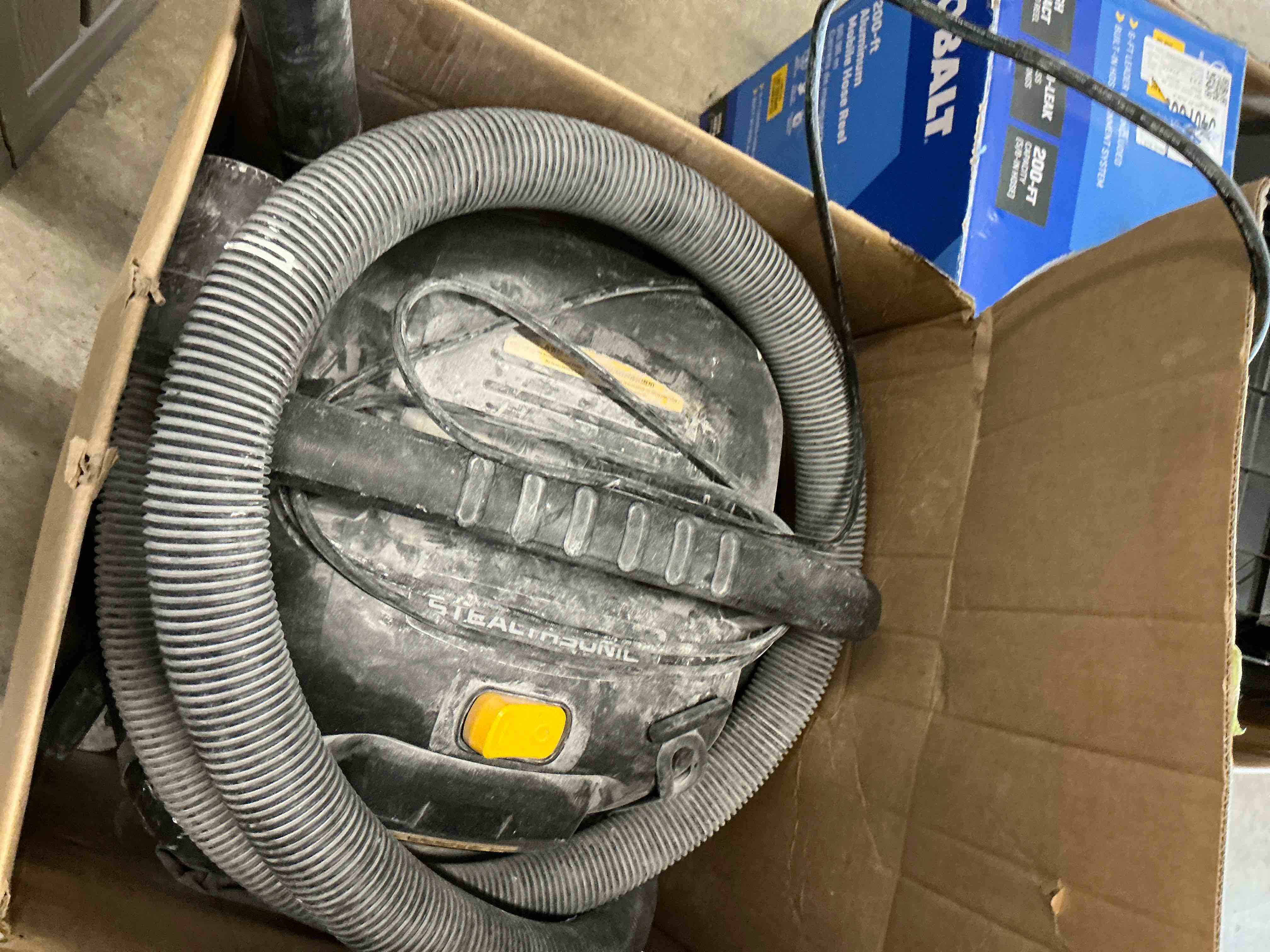 Condition photo showing Good Condition for dewalt stealthsonic quiet 9-gallon 5 hp corded wet/dry shop vacuum with accessories included