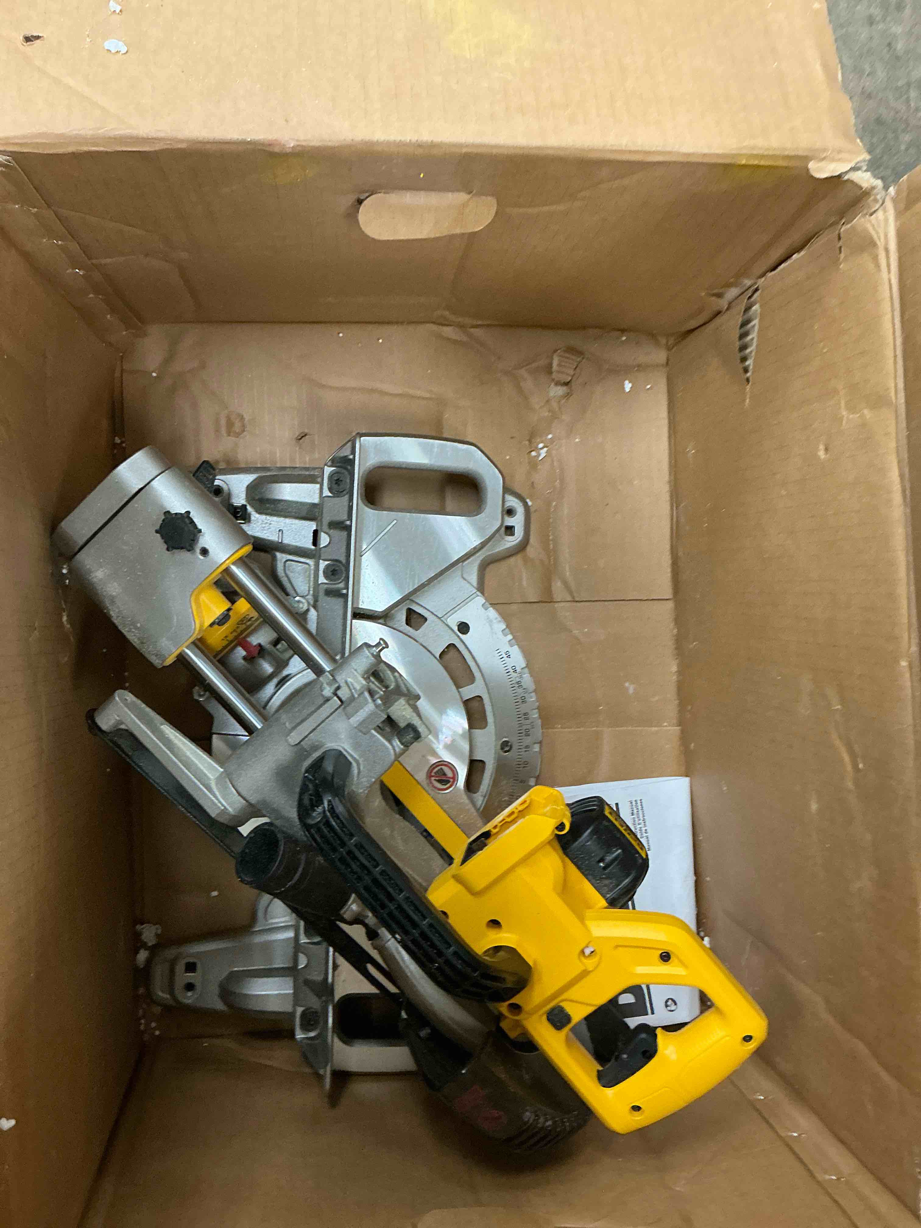 Condition photo showing Good Condition for dewalt 7-1/4-in 20-volt max single bevel sliding compound cordless miter saw