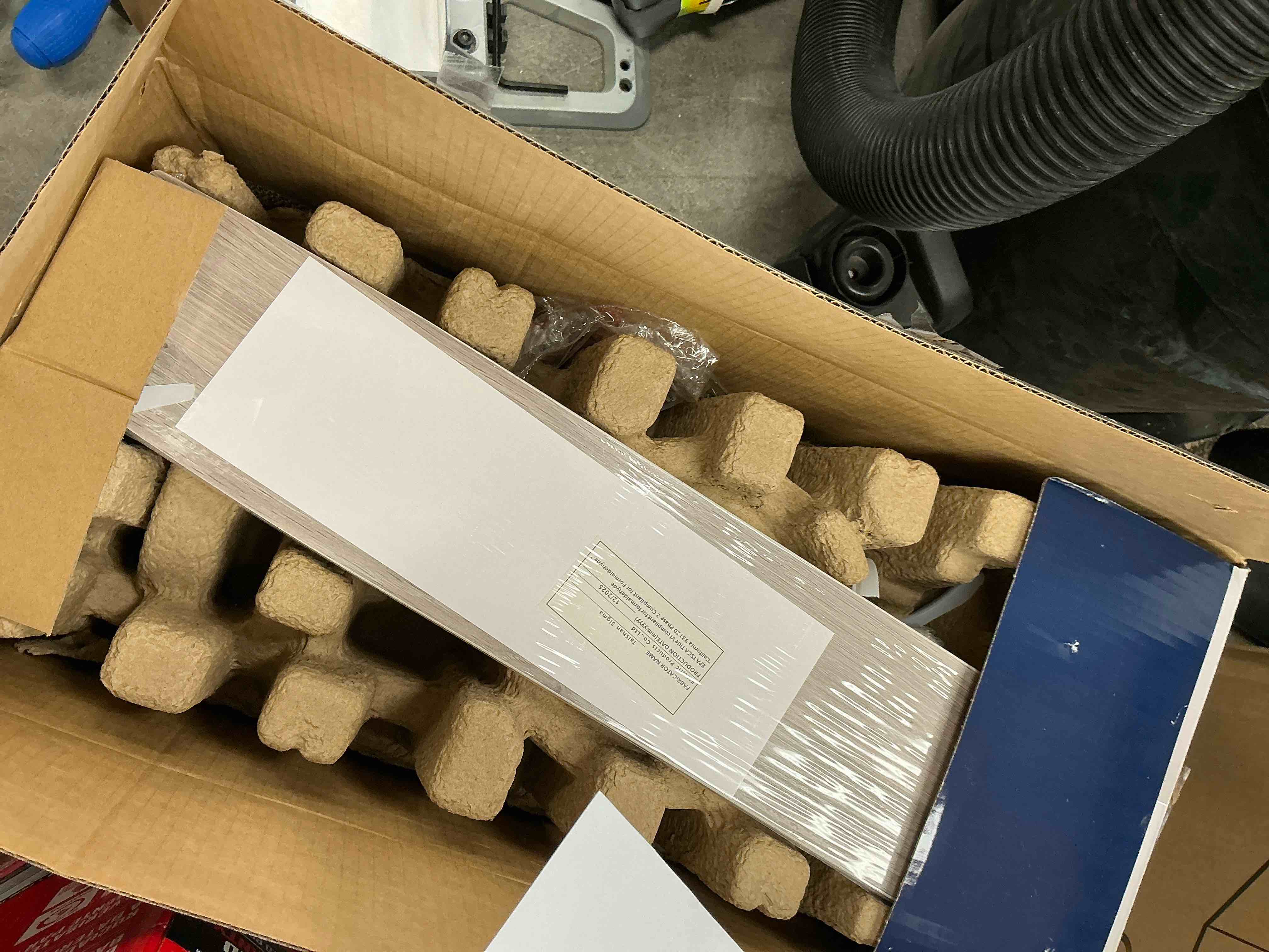 Condition photo showing Good Condition for harbor breeze calverton 52-in white with white/driftwood blades color-changing indoor flush mount ceiling fan with light and remote (5-blade)