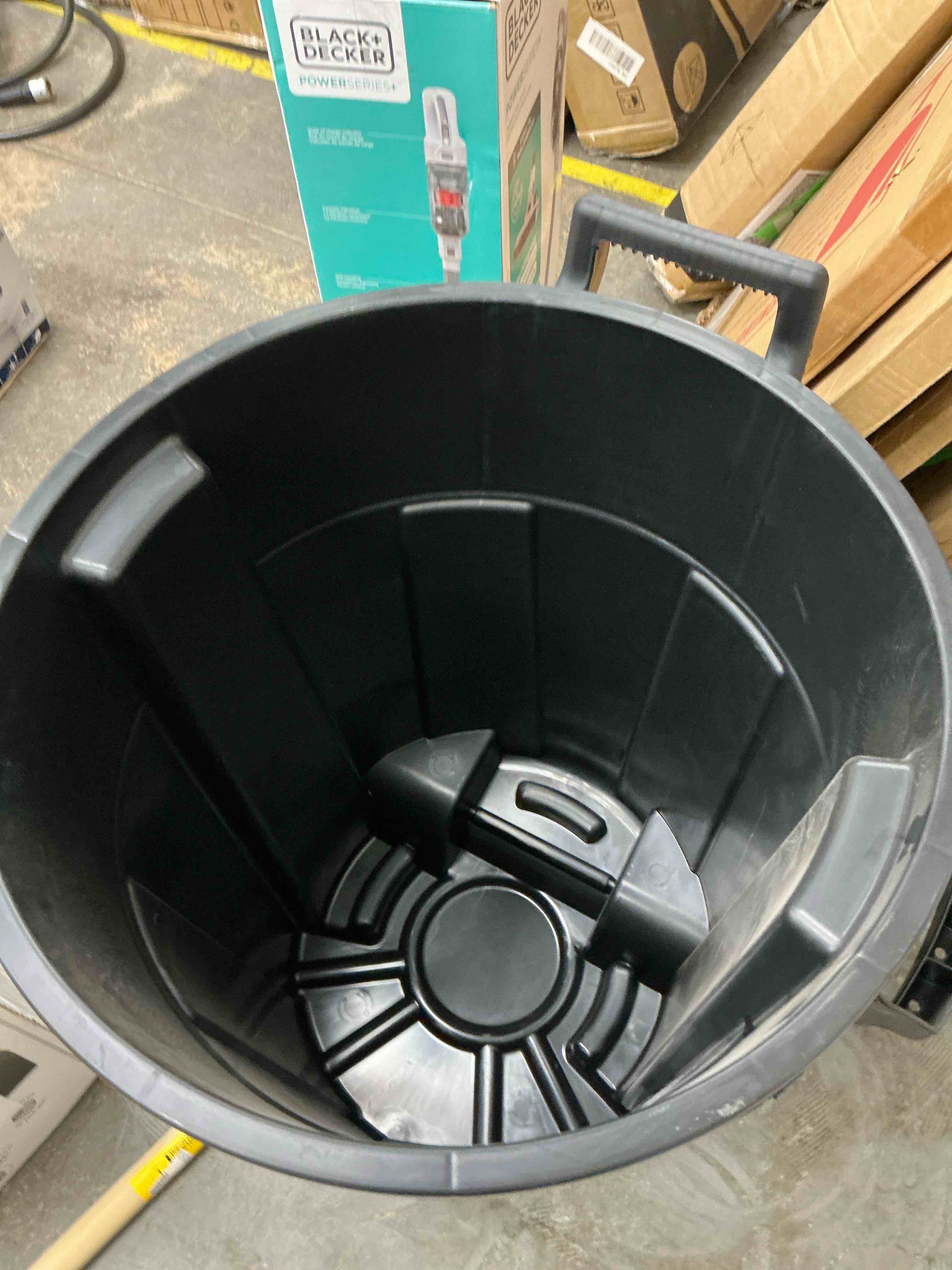 Condition photo showing Good Condition for project source 32 gallon black plastic wheeled detached lid trash can