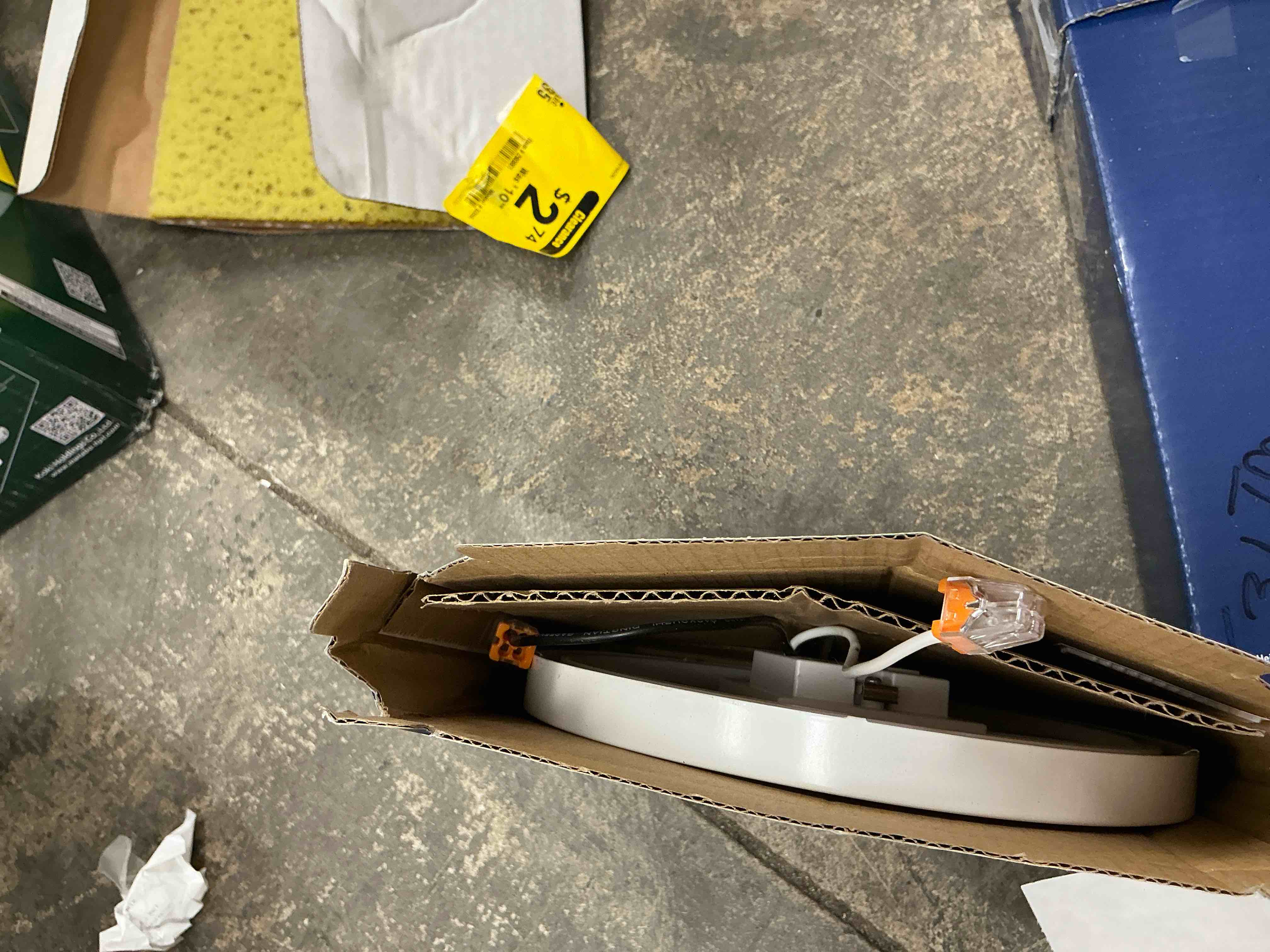 Condition photo showing Good Condition for project source 7.5-in white indoor 1 -light led tunable white flush mount light with plastic