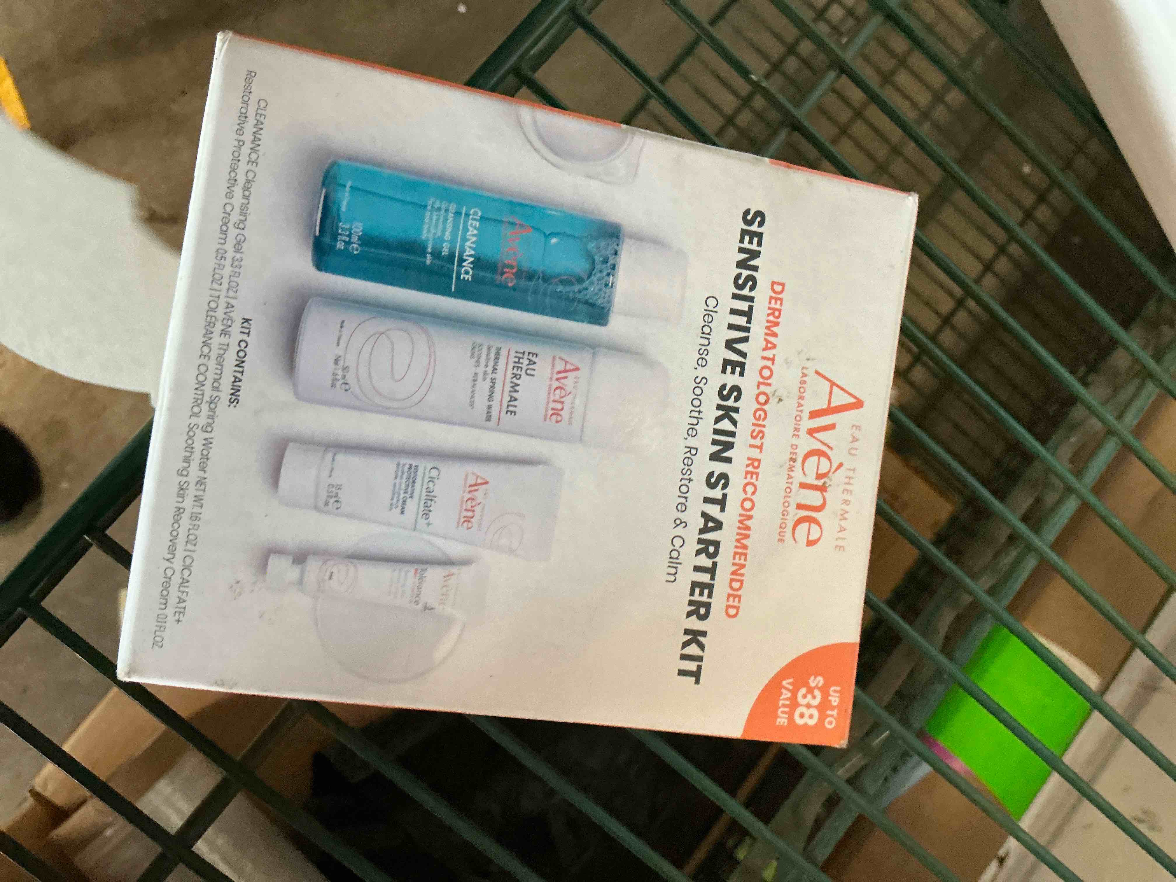 Condition photo showing New/Like New for avène dermatologist recommended sensitive skin starter kit