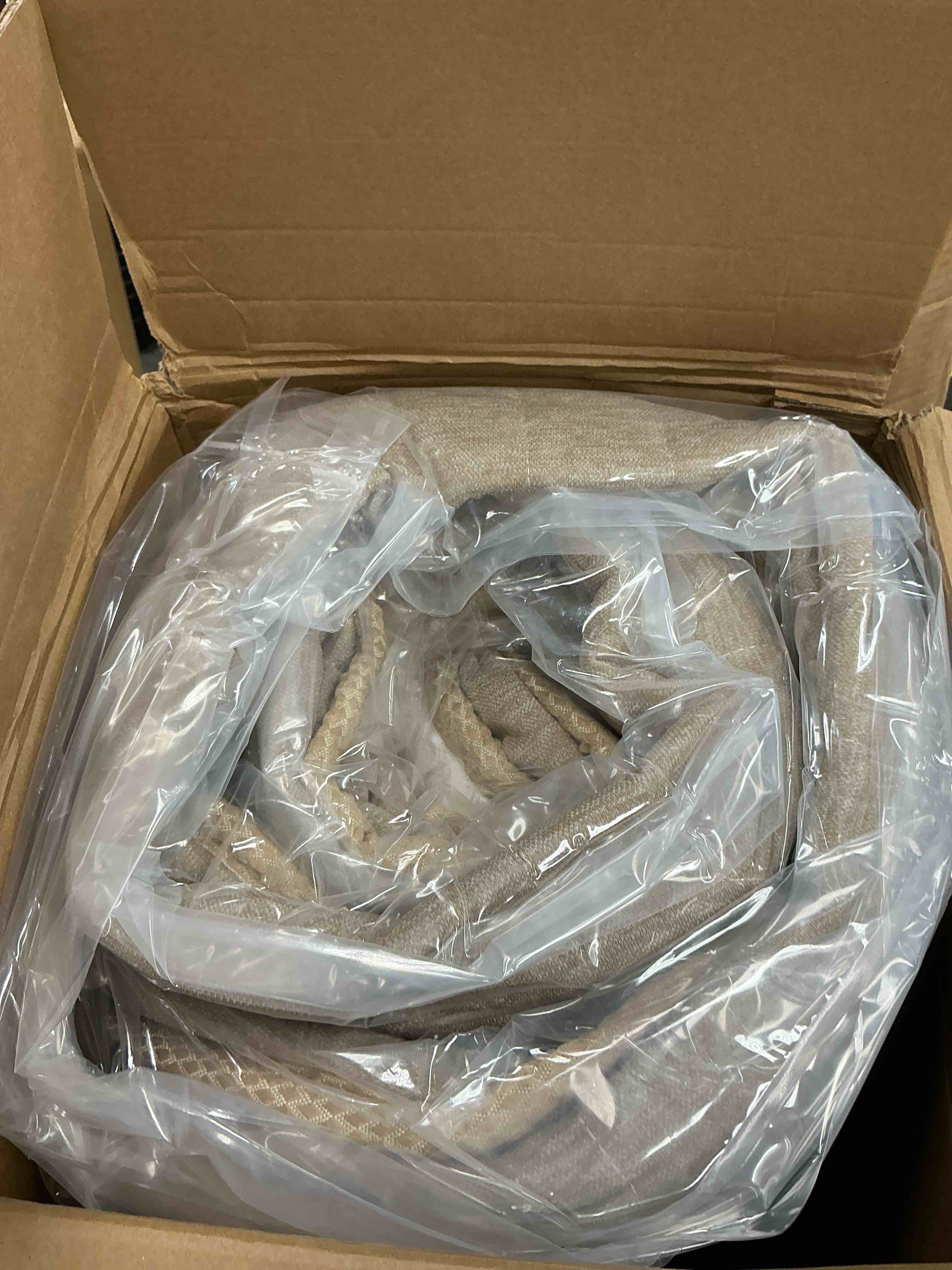 https://s3.amazonaws.com/lotting-images-prod/EmanualPiazza/GRA3465894_1753544446676.jpeg