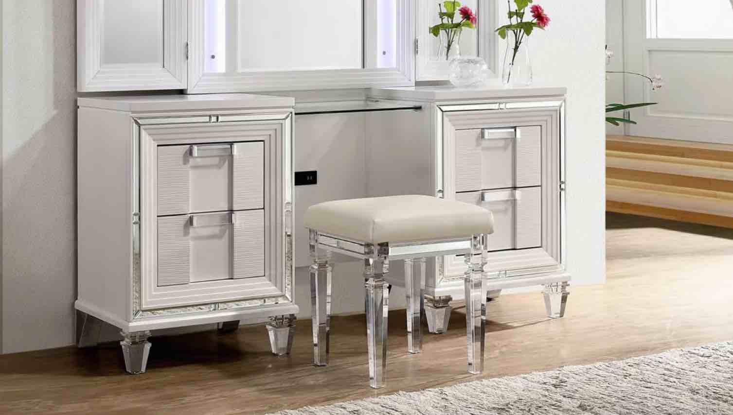 Bridgnorth Vanity Stool With Acrylic Leg