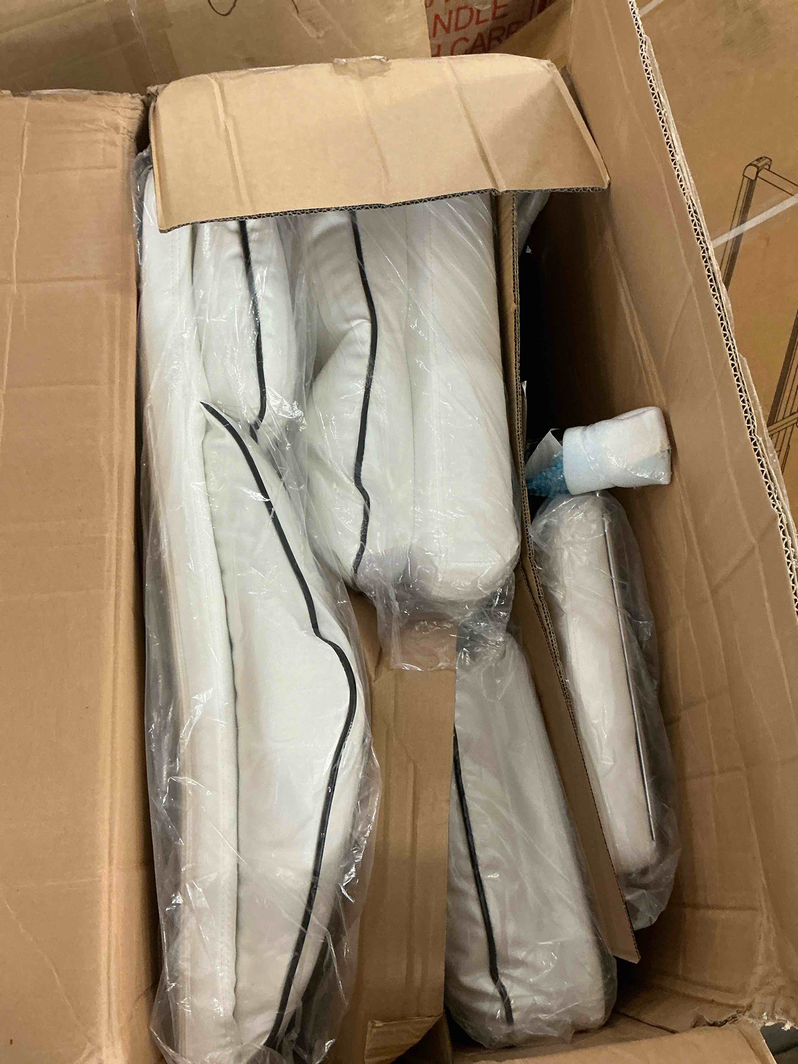 https://s3.amazonaws.com/lotting-images-prod/EmanualPiazza/GRA3467154_1758901437390.jpeg