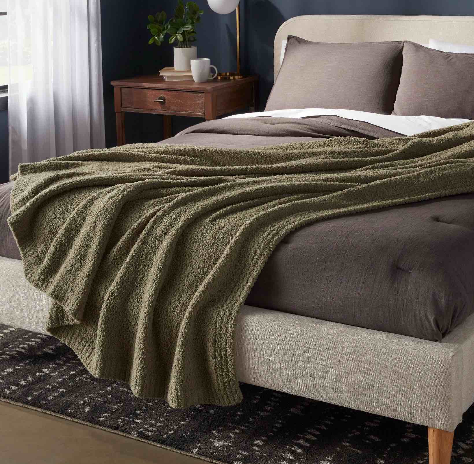 Twin/Twin XL Cozy Chenille Bed Blanket Restful Green - Threshold™