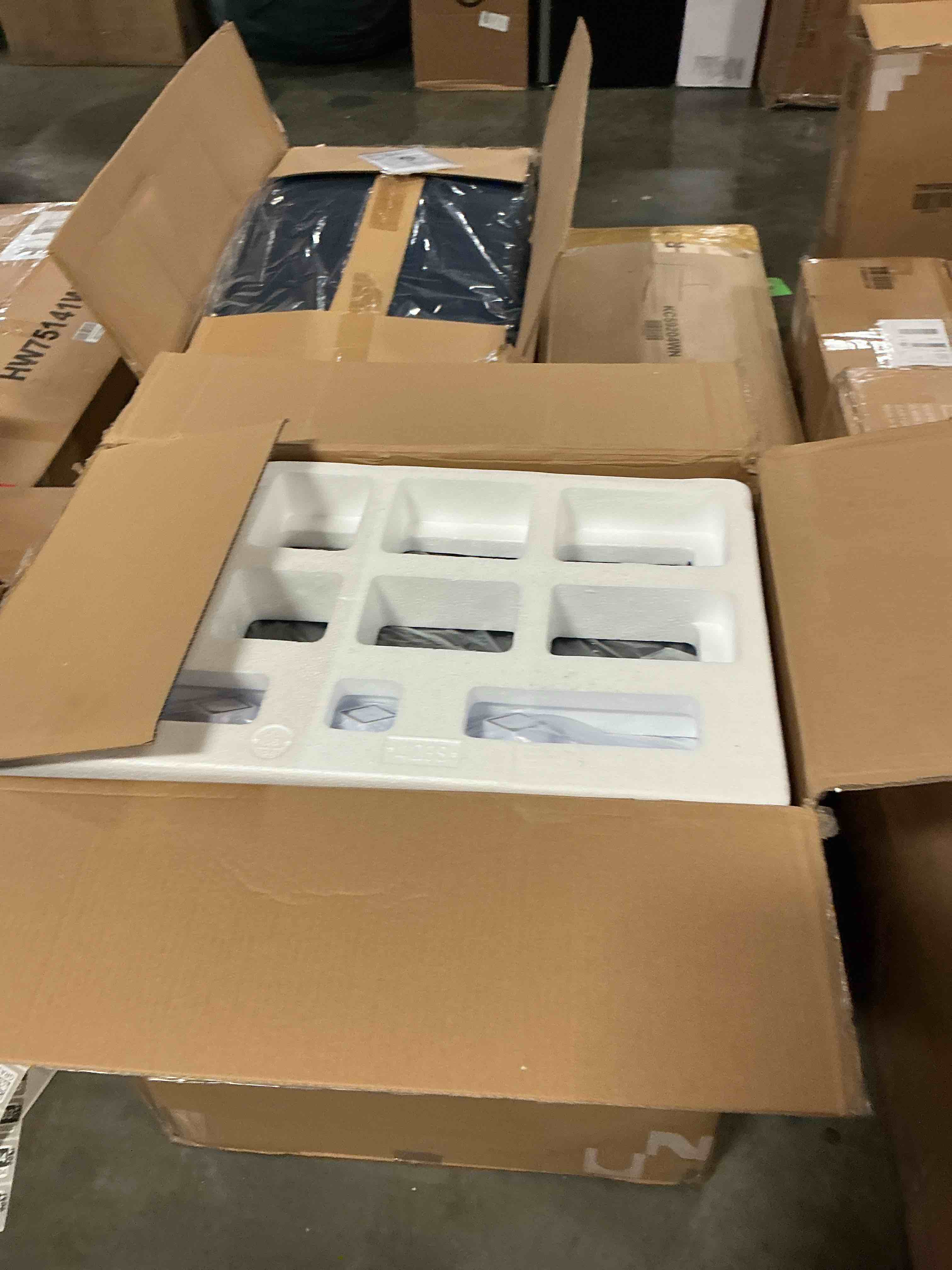 https://s3.amazonaws.com/lotting-images-prod/EmanualPiazza/GRA3808490_1777646392509.jpeg