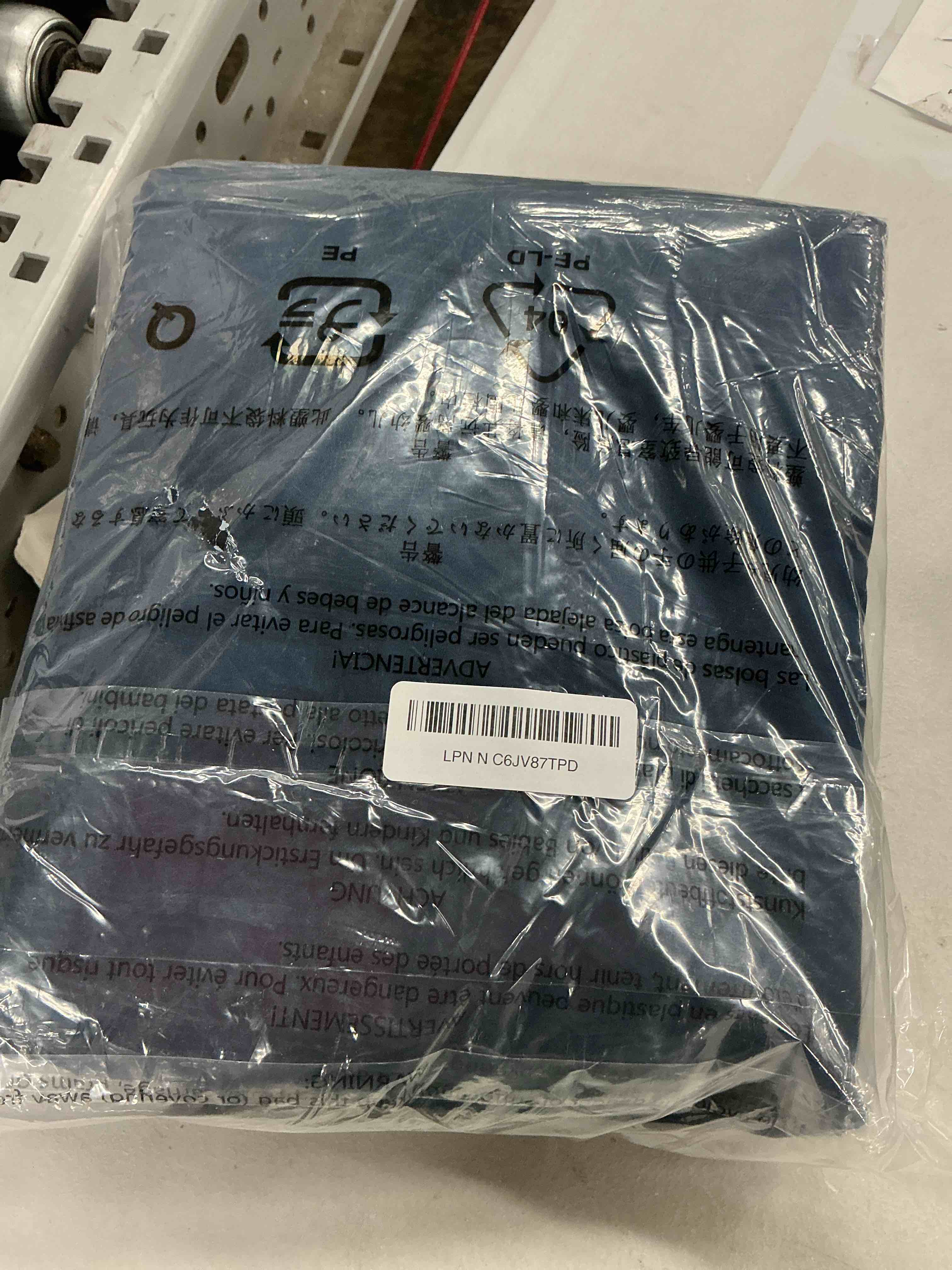 Condition photo showing Good Condition for amazon basics lightweight super soft easy care microfiber 4 piece bed sheets set with 14-inch deep pockets, queen, navy blue, solid navy blue queen
