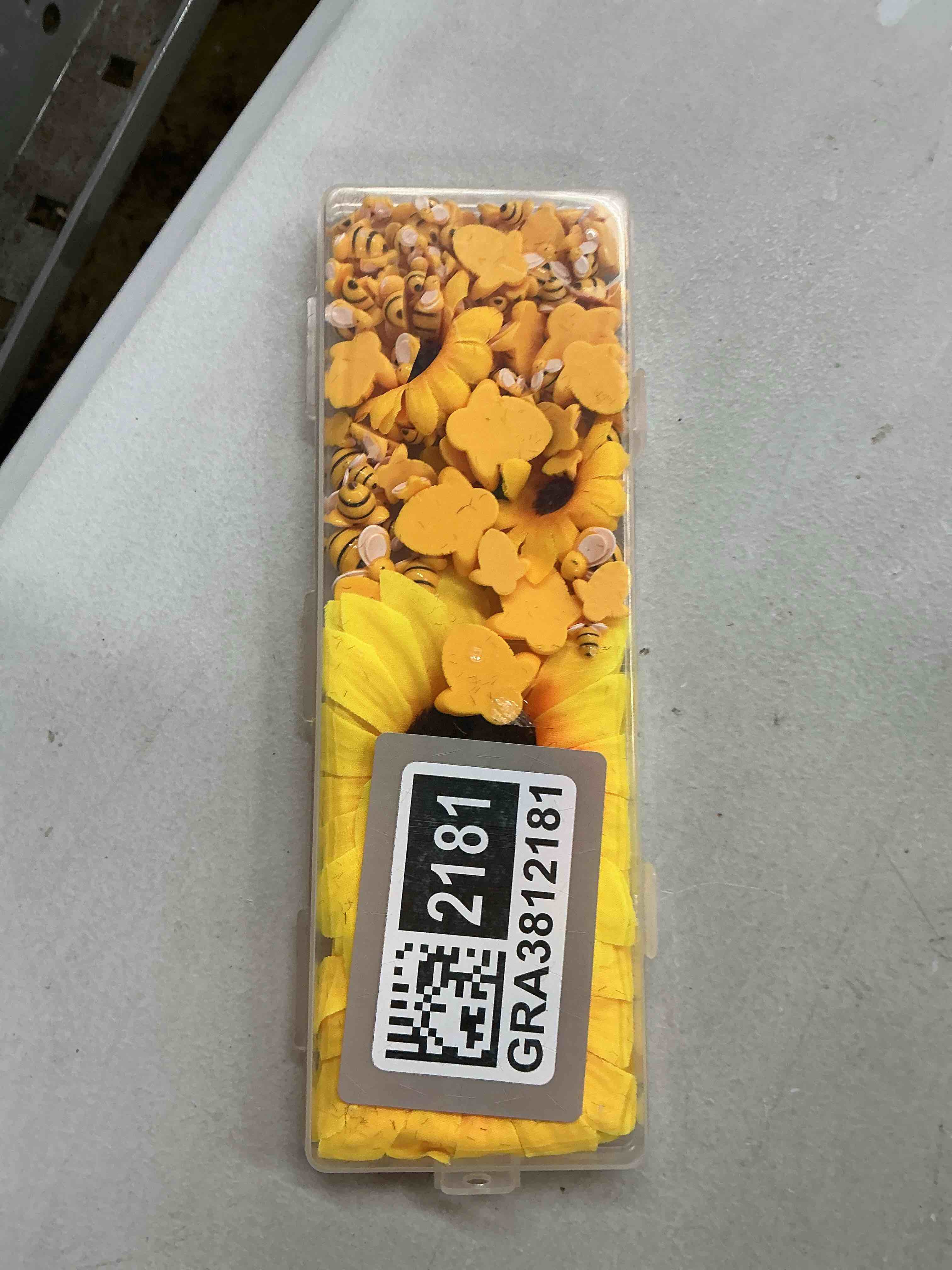 Condition photo showing Good Condition for naler 100pcs mini resin bees & 10 pcs fake flowers kit for crafts, 3d mini plastic flatback bee, lovely embellishments for honey themed party decor, birthday party decor, diy dollhouse accessories