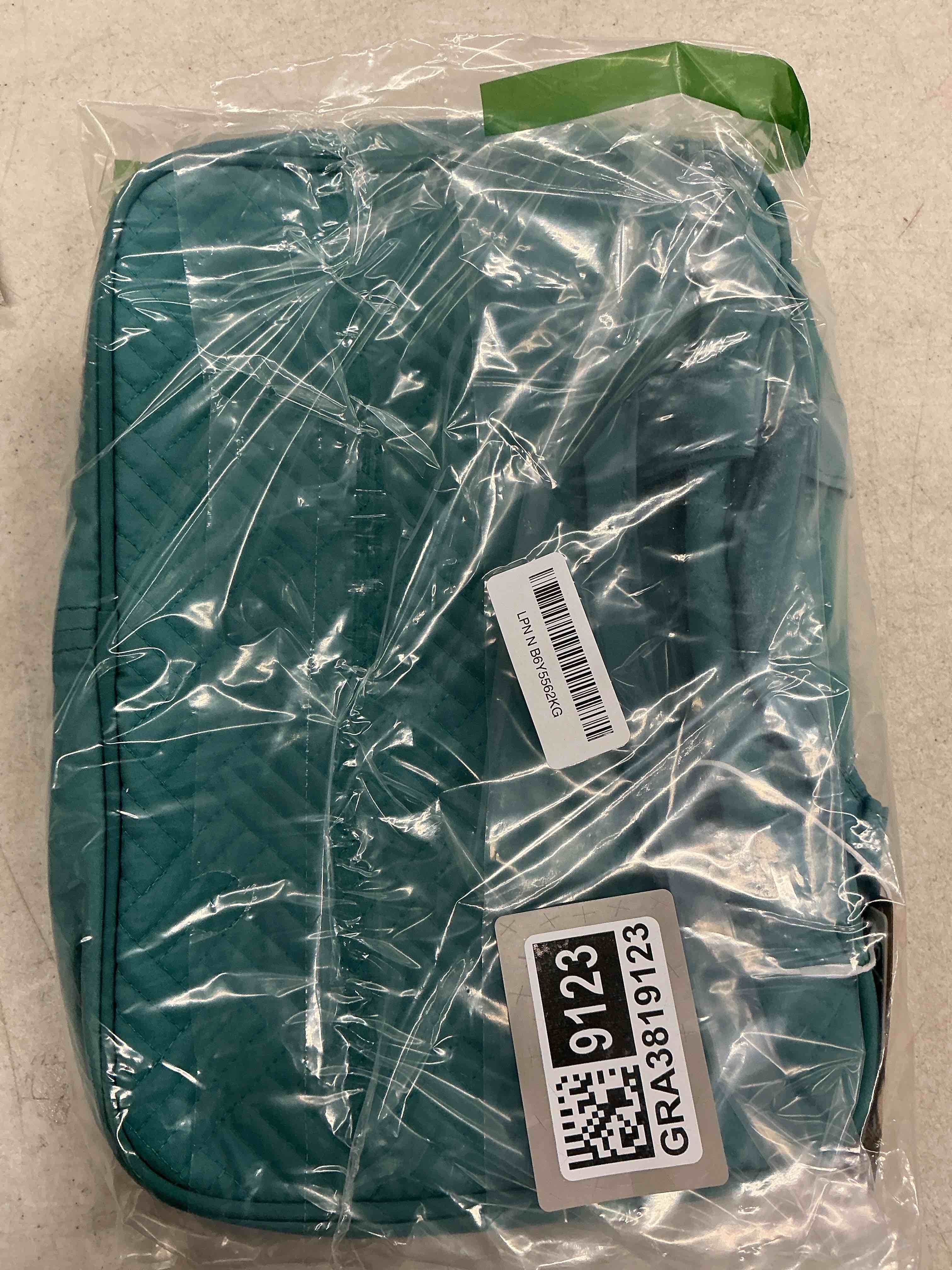 Condition photo showing Good Condition for bagsmart toiletry bag travel bag with hanging hook, water-resistant makeup cosmetic bag travel organizer for accessories, shampoo, full sized container, toiletries?large-teal large teal