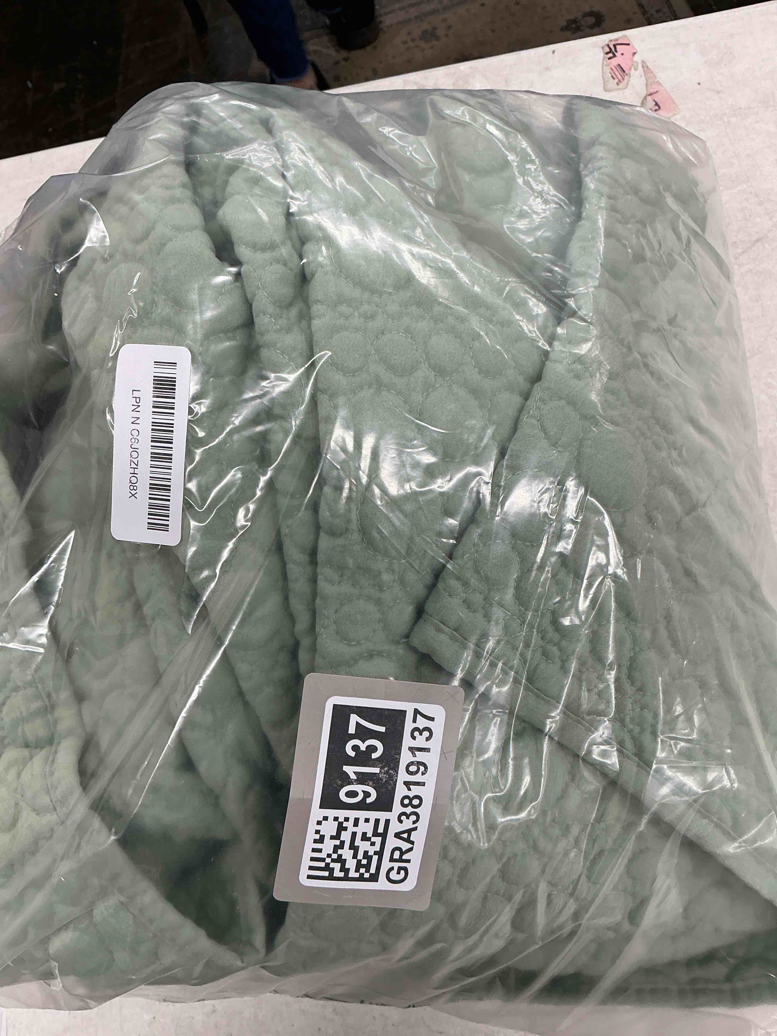 Condition photo showing Good Condition for horimote home 100% cotton quilt patchwork king size, sage green farmhouse cotton bedspread coverlet, pre-washed soft breathable lightweight all season bedding set with 2 pillowcases