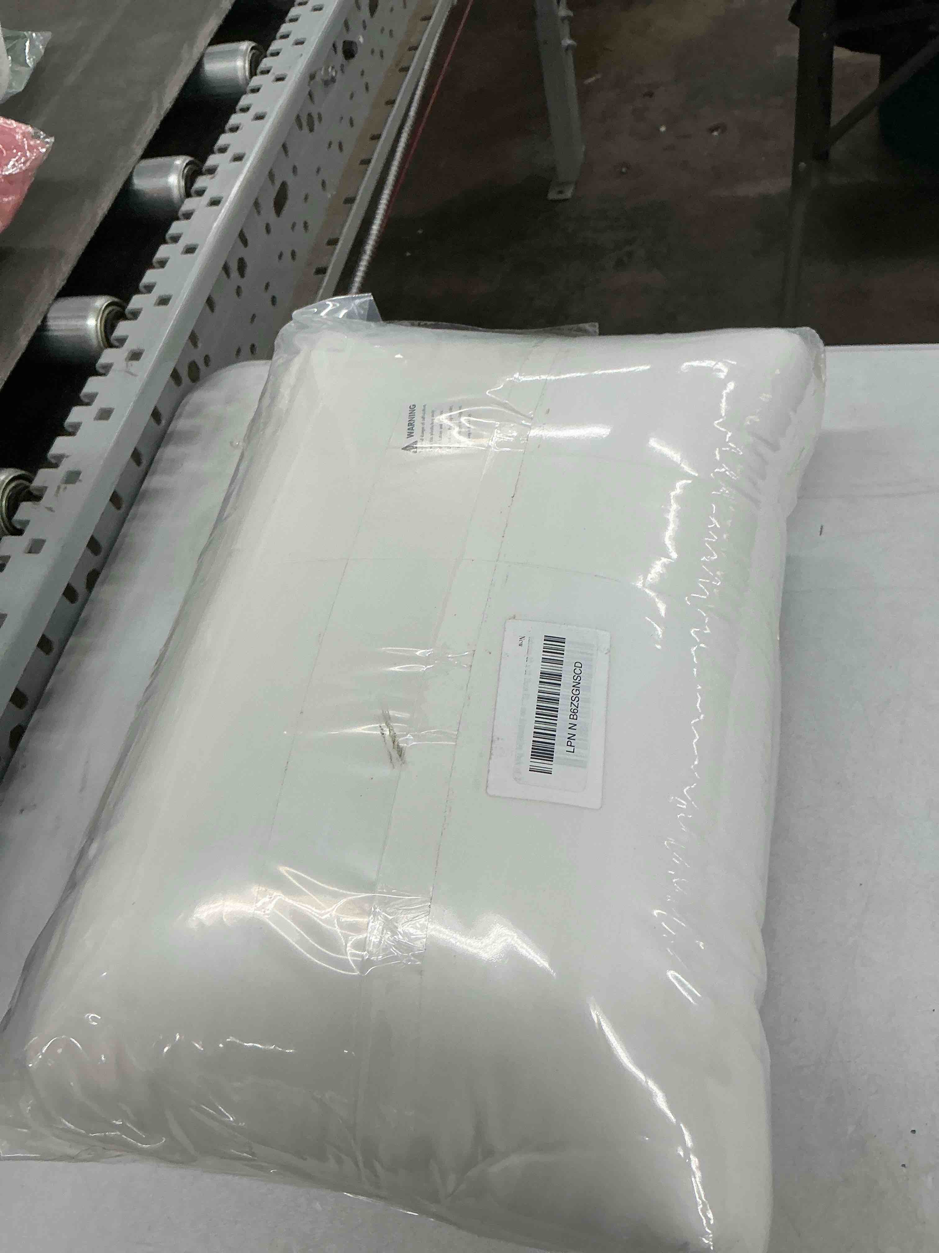 Condition photo showing Good Condition for oubonun 22 x 22 throw pillow inserts, firm and fluffy decorative square pillows for couch bed sofa with soft cotton cover white cushion with down alternative pack of 2 22x22 inch (pack of 2)