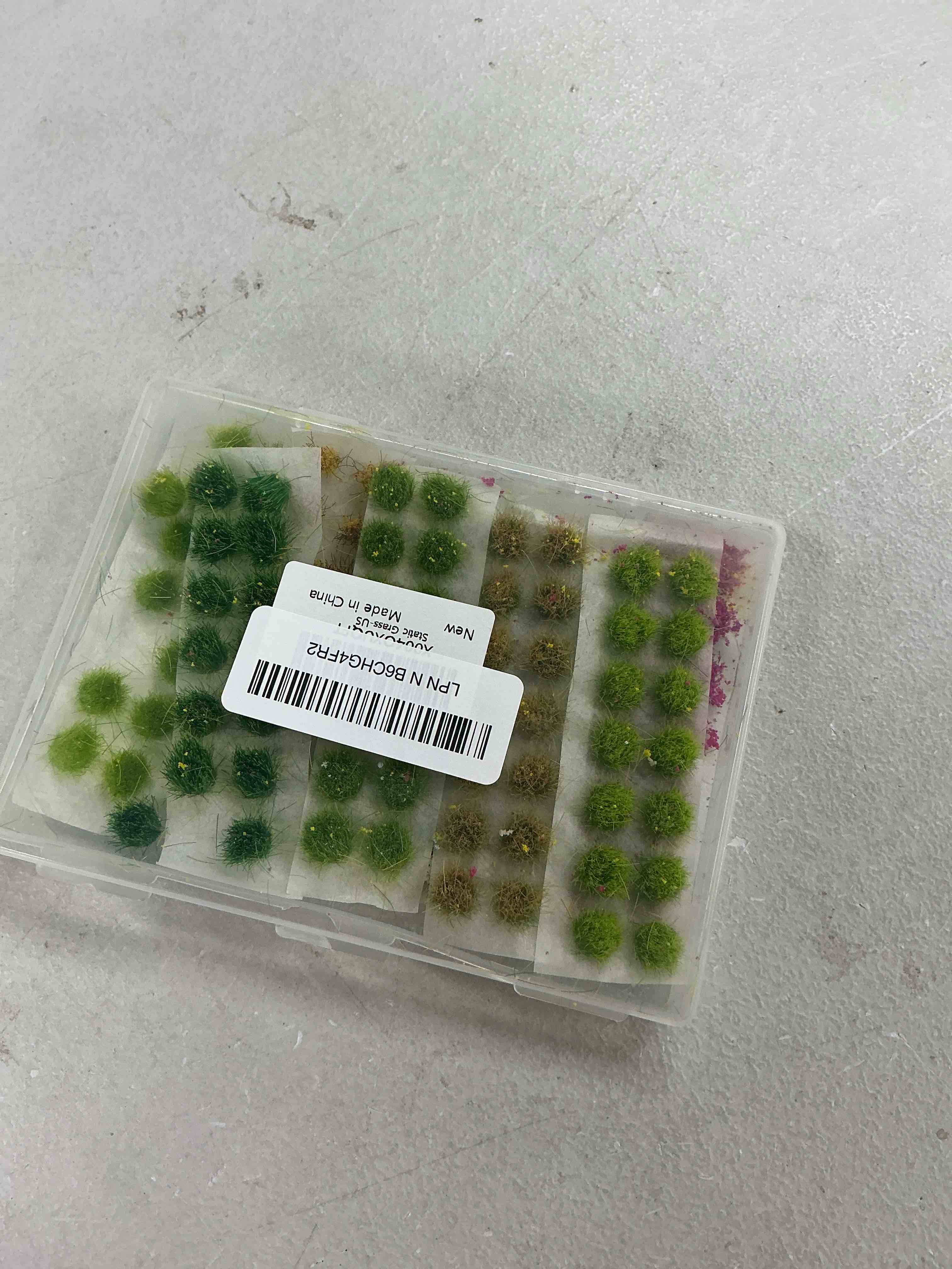 Condition photo showing Good Condition for potanro 126pcs static grass tufts and miniature flowers cluster for crafts,diorama grass base supplies,model grass scene accessories for train railroad scenery sand military terrain model