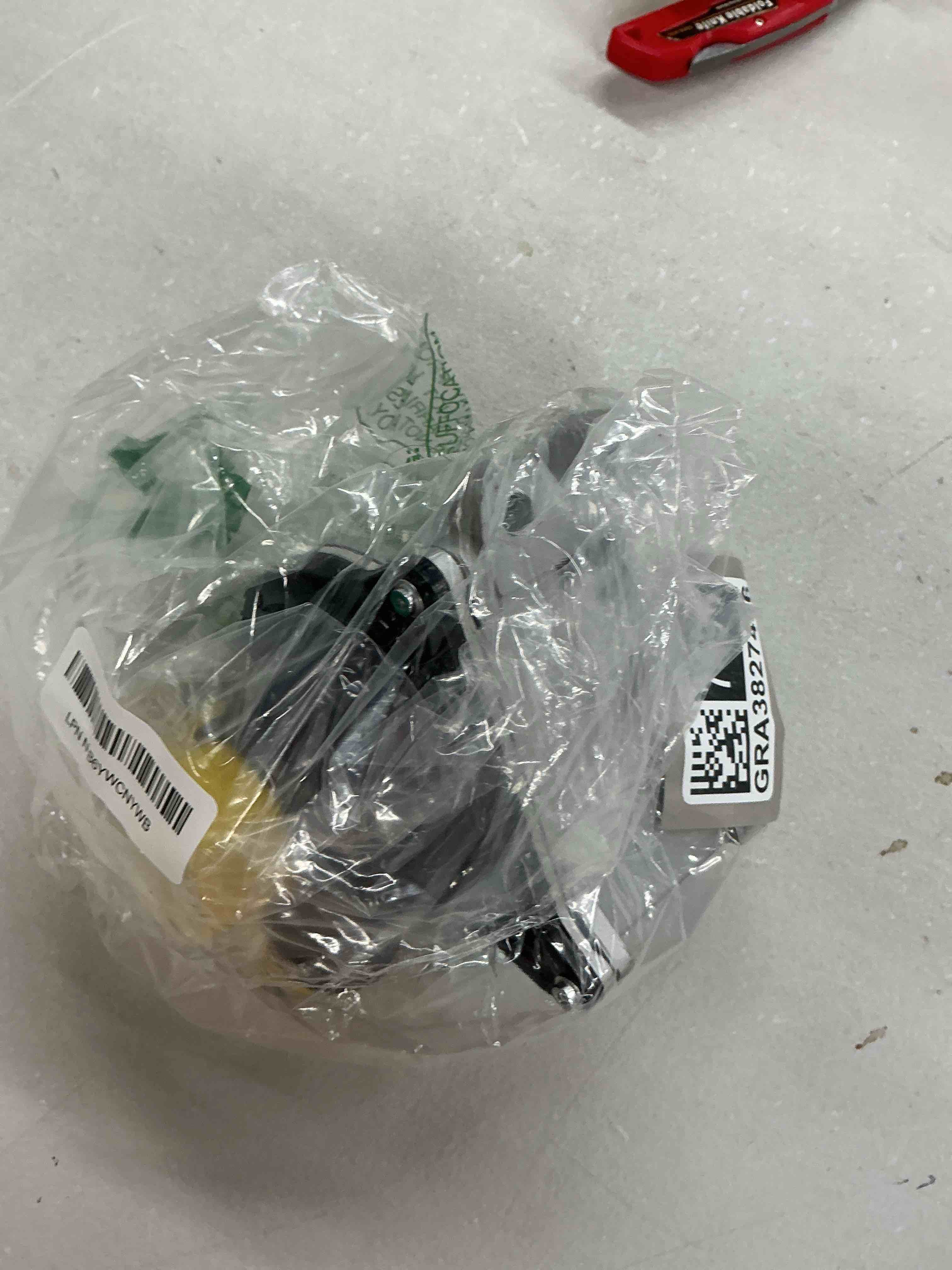 Condition photo showing Good Condition for electric engine water pump with bolts compatible with x1 x3 x5 x4 x6 z4 e60 e61 e82 e88 e90 f01 640i 535i 740i 740li 135i 335i 335is 335xi 535xi 135is 3.0l l6 replace 11517632426