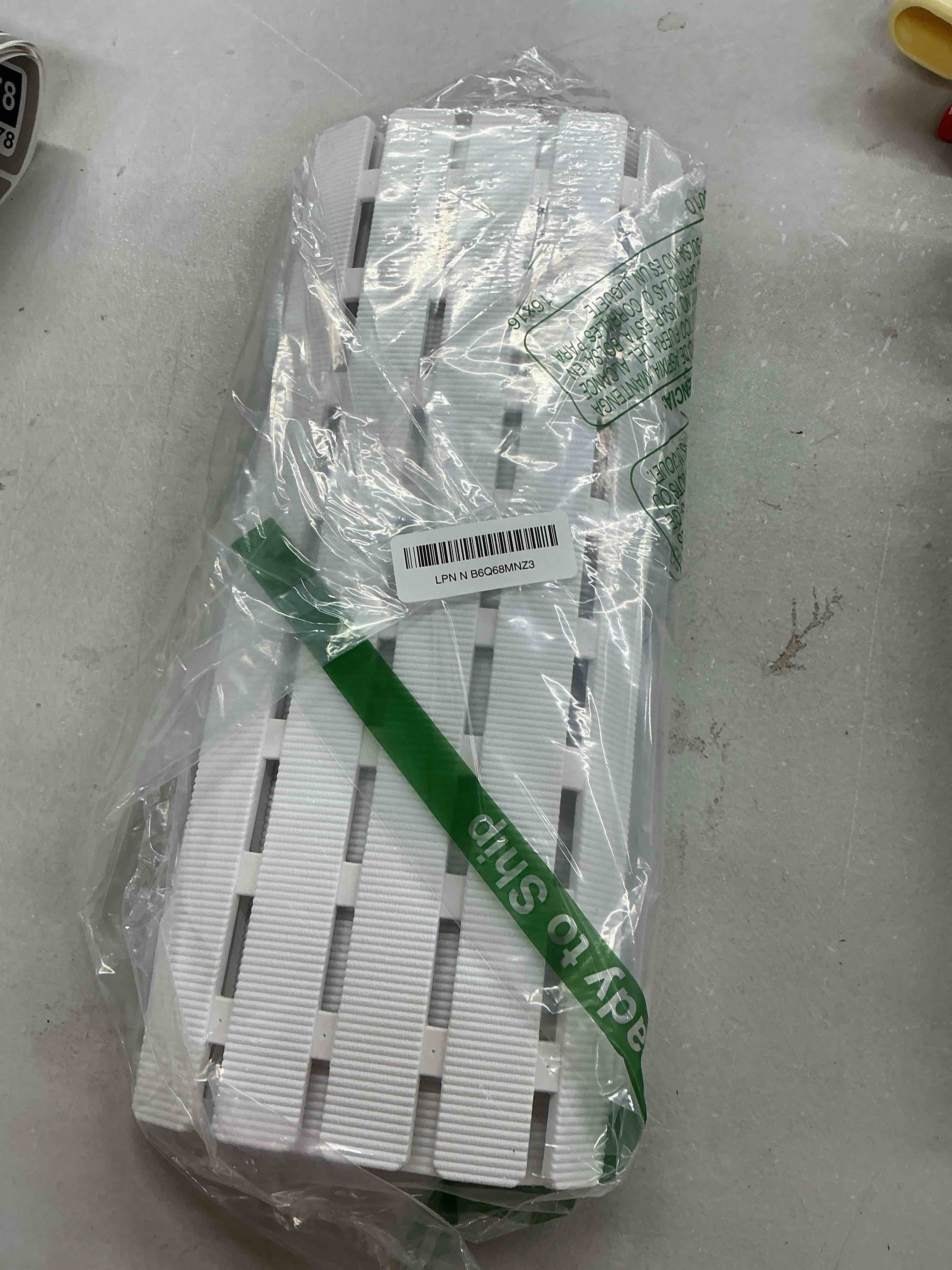 Condition photo showing Good Condition for bemiso shower mat non slip bathtub mat with suction cups and drain holes 27.5 x15.7 inch bath mat for tub & shower.easy dry,easy to cut,eco-friendly white 27.5 x 15.7 inches