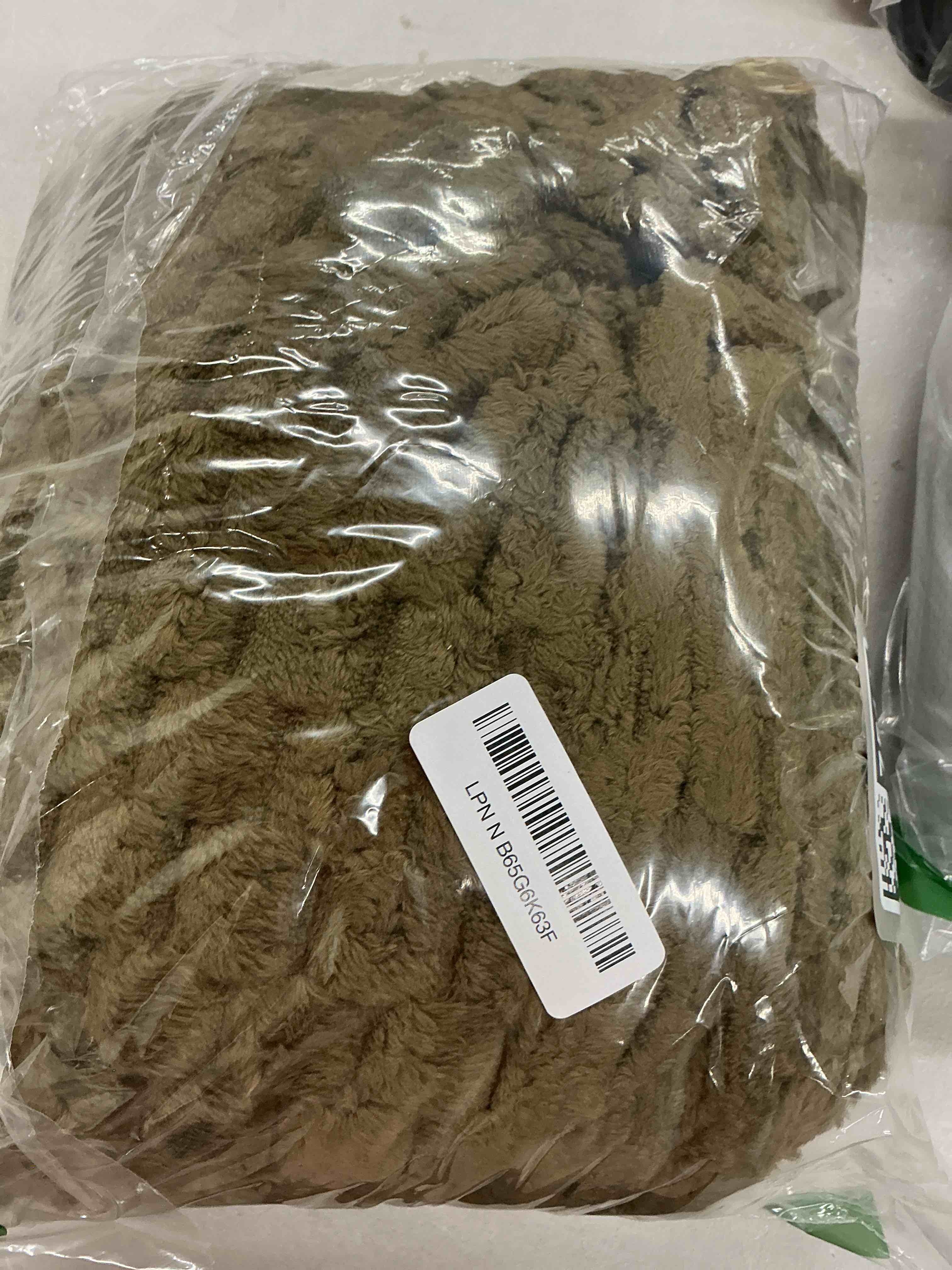 Condition photo showing Good Condition for exq home fleece throw blanket for couch or bed - 3d imitation turtle shell jacquard decorative blankets - cozy soft fuzzy flannel blanket suitable for all seasons(50"×60",moss green) moss green throw
