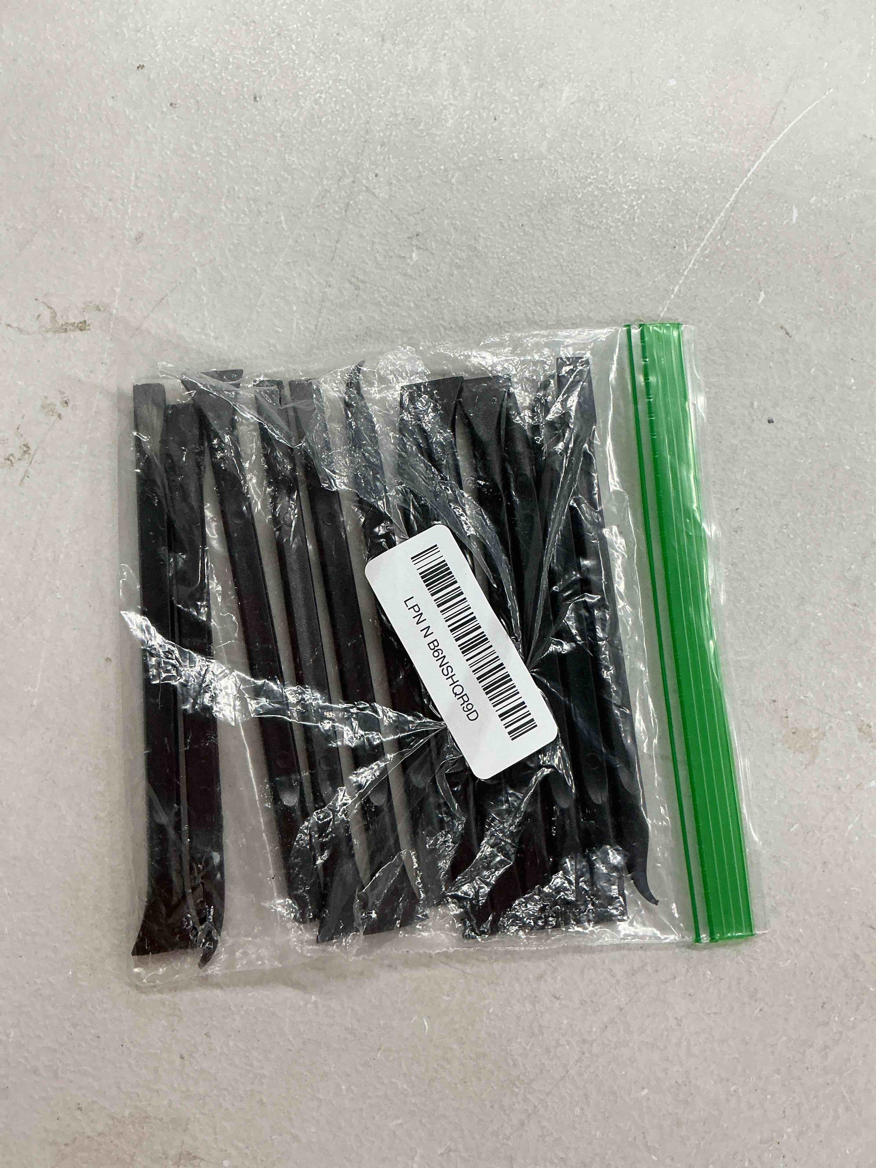 Condition photo showing Good Condition for 12 pcs carbon fiber plastic scrapers tool, non-scratch scraper tool for tight spaces, multi-purpose label scraper pen-shaped, for car cleaning supplies, kitchen, crevices, stains (black)