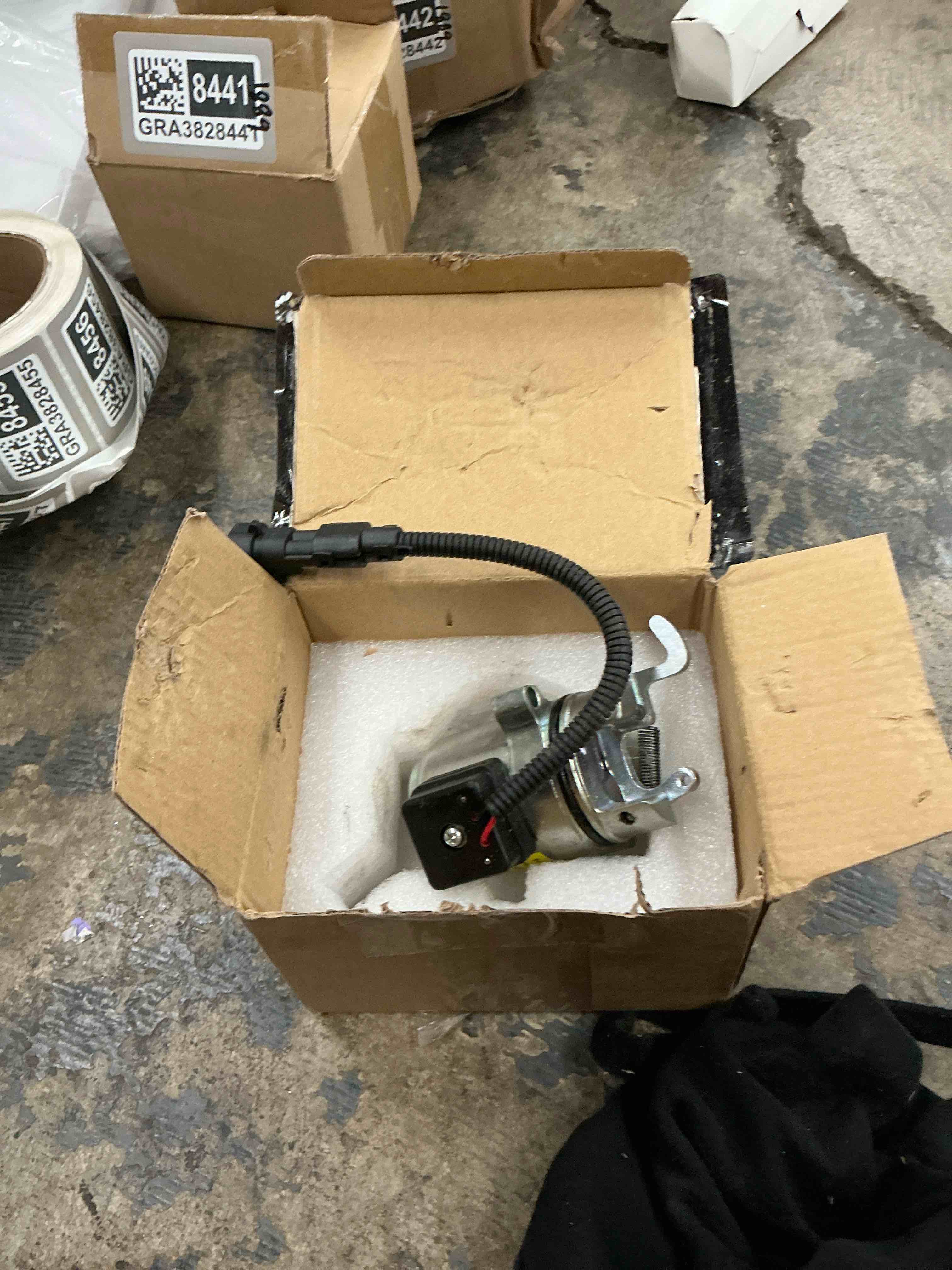 Condition photo showing New/Like New for 04103808 fuel shut off solenoid compatible with deutz engine f3l f3m f4l f4m 1011 2011 12vdc replace 04113811 04103812 04103808 04103818