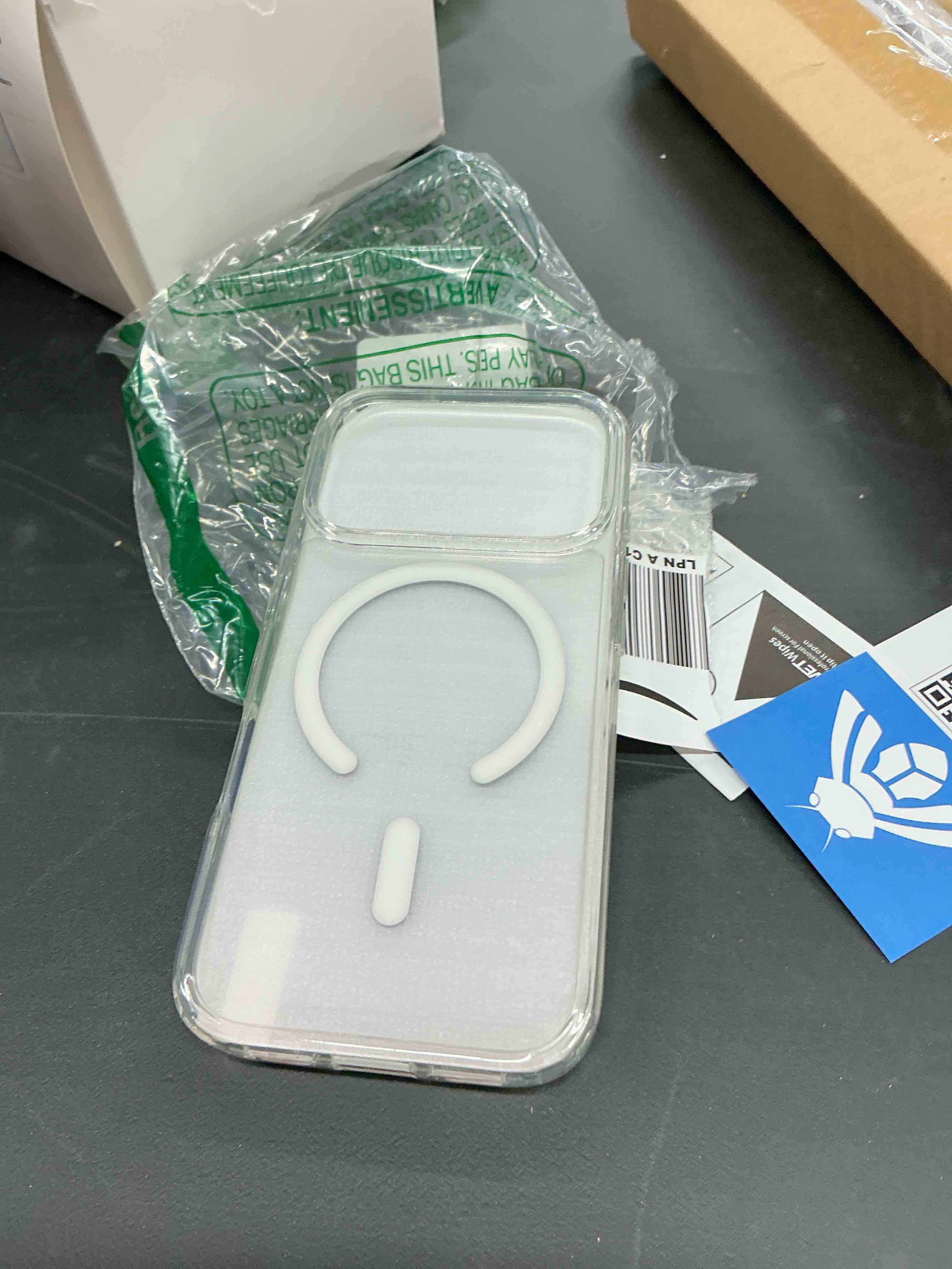 Condition photo showing Good Condition for iphone 17 pro max magsafe phone case - heyday™ clear
