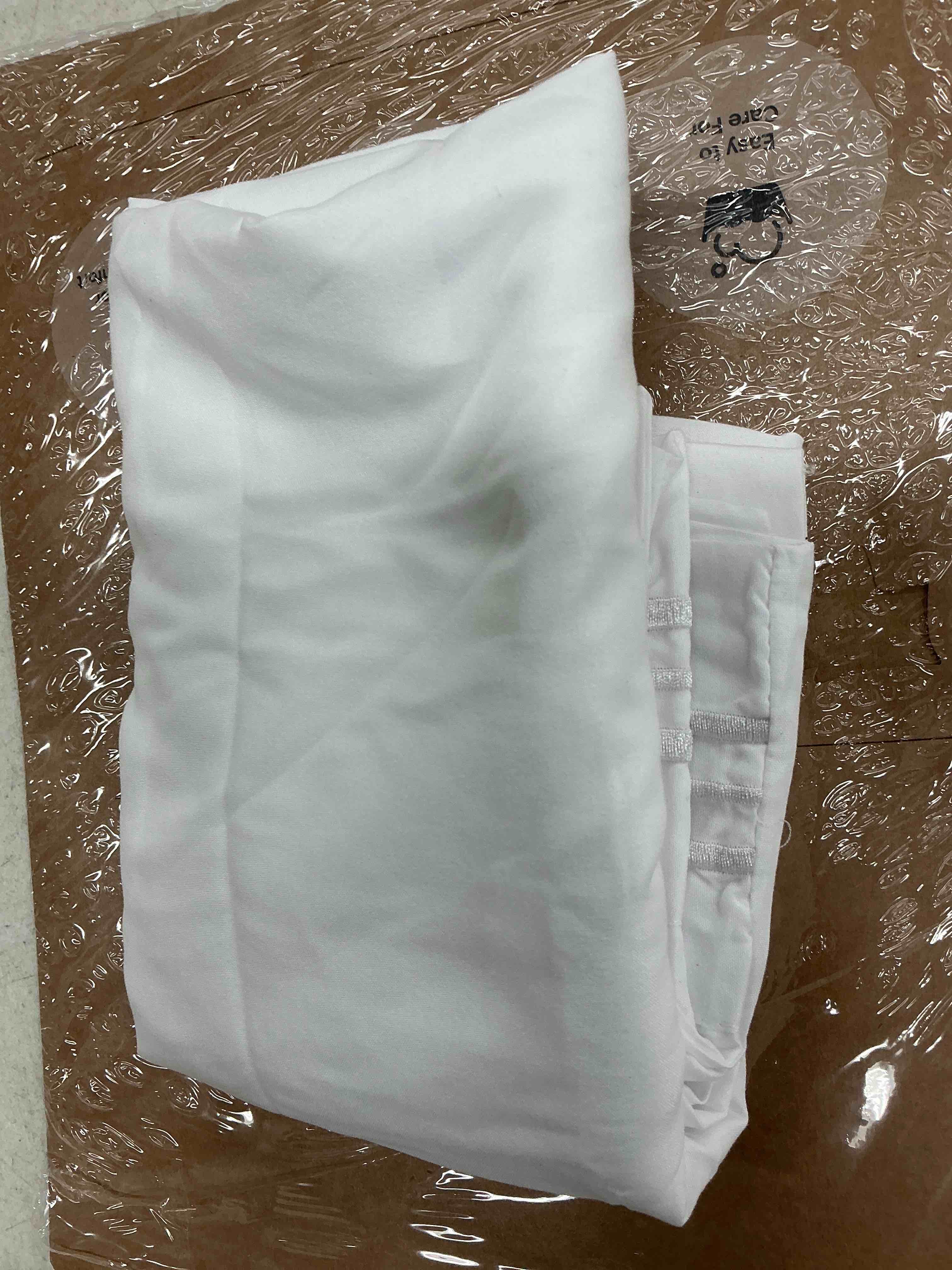 Condition photo showing Good Condition for queen pillow cases set of 2 - ultra soft hotel quality pillowcase covers - comfy, cozy & wrinkle free - shrinkage, stain and fade resistant - machine washable pillow protectors - 2 piece set - white queen 01 - white 2