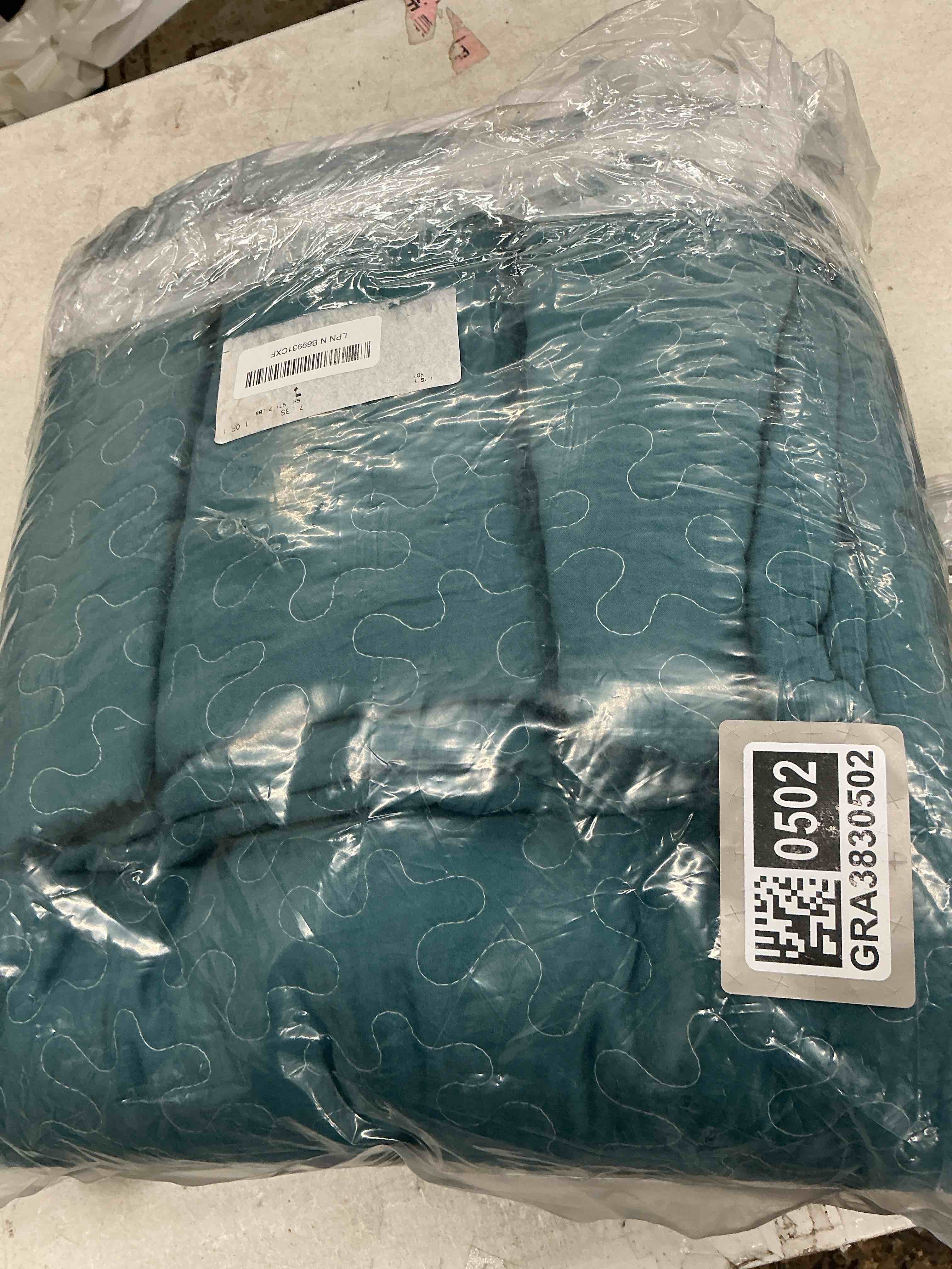 Condition photo showing Good Condition for newlake cotton bedspread quilt sets-reversible patchwork coverlet set, turquoise classic royal pattern, queen size turquoise classic royal queen
