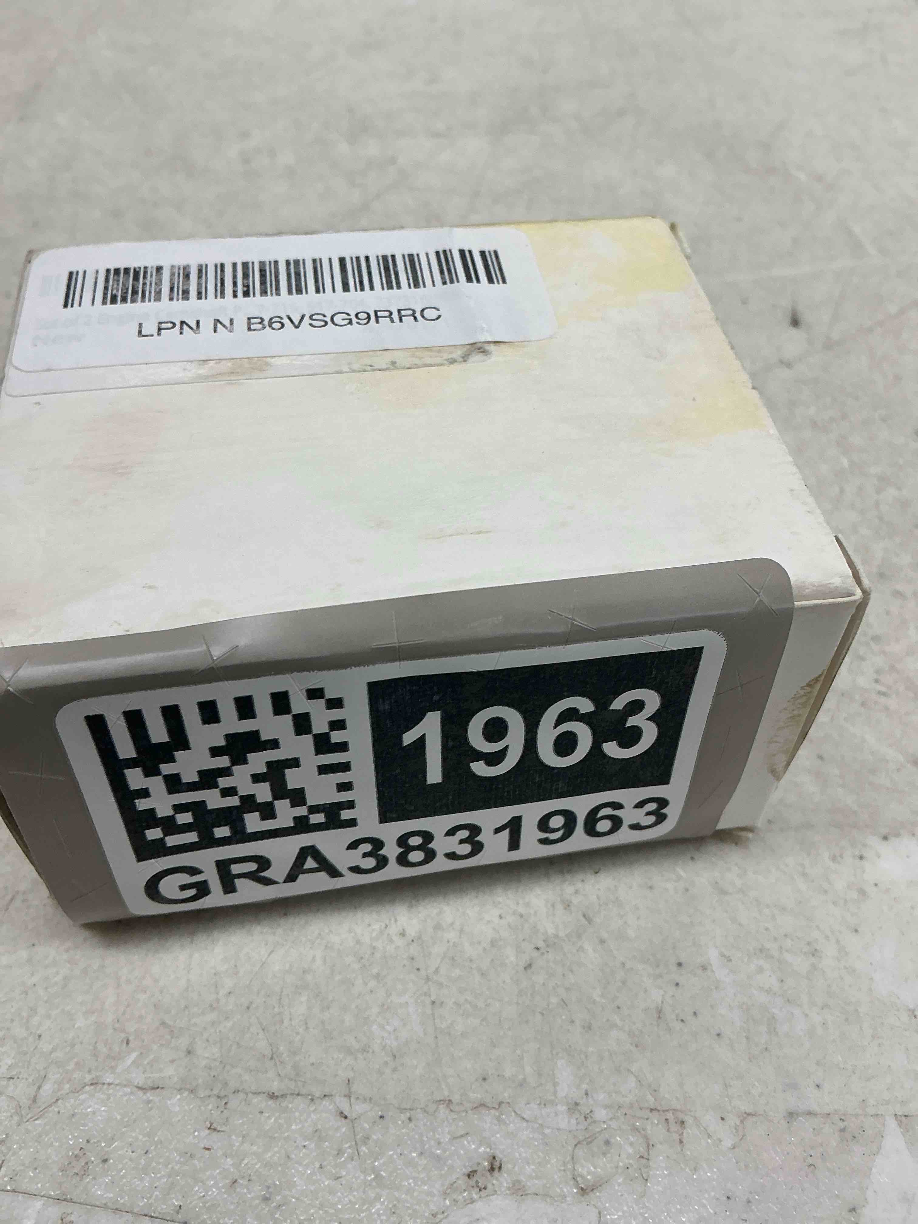 Condition photo showing Good Condition for set of 2 engine camshaft position sensor compatible with infiniti g35 fx35 m35 i35 nissan 350z altima maxima murano quest pathfinder frontier xterra v6 3.5l 4.0l 907-716, 917-704, 237316j90b