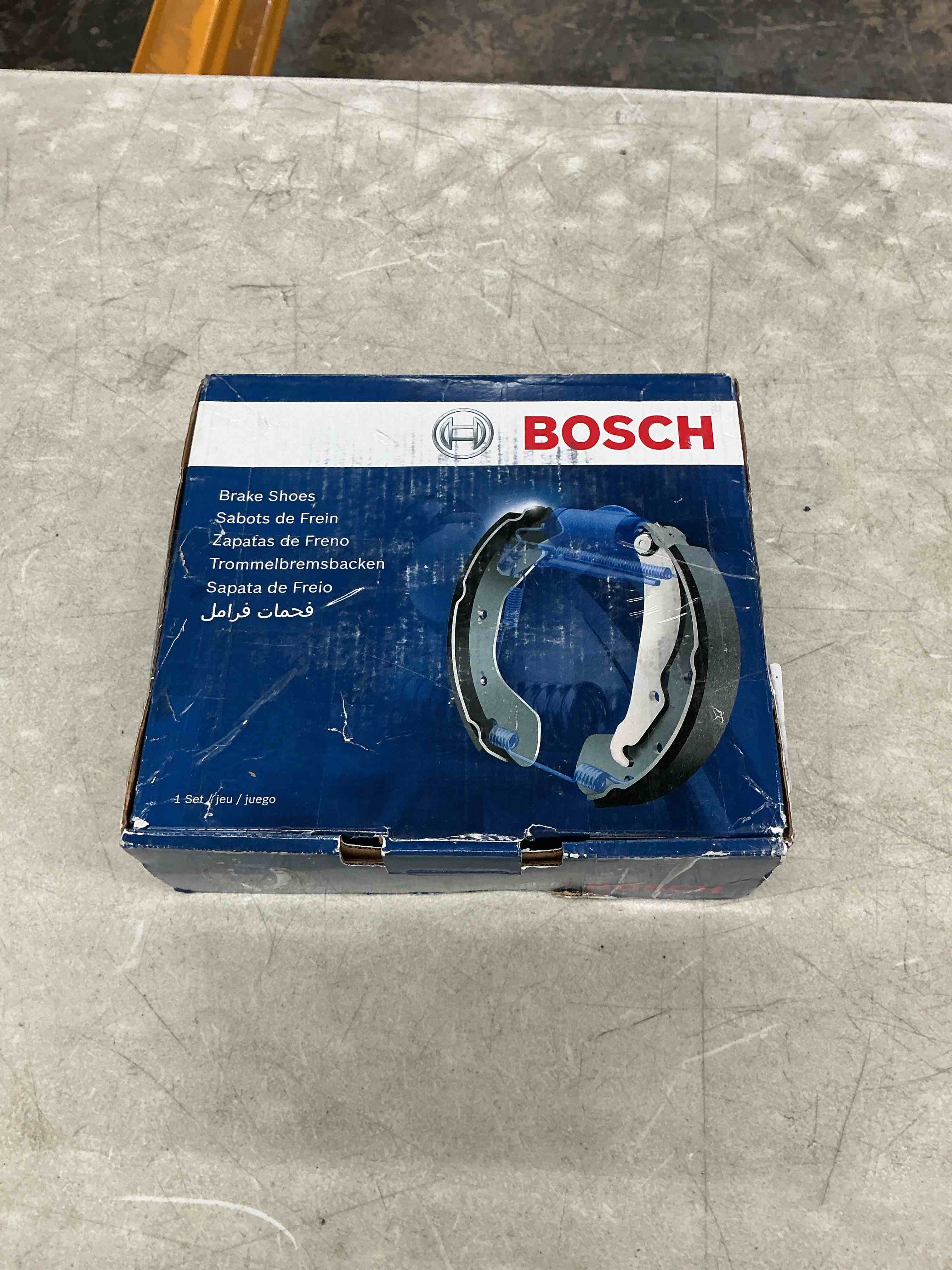 Condition photo showing Good Condition for bosch bs868 blue parking brake shoe set - compatible with select infiniti qx56; nissan armada, pathfinder armada, titan; rear