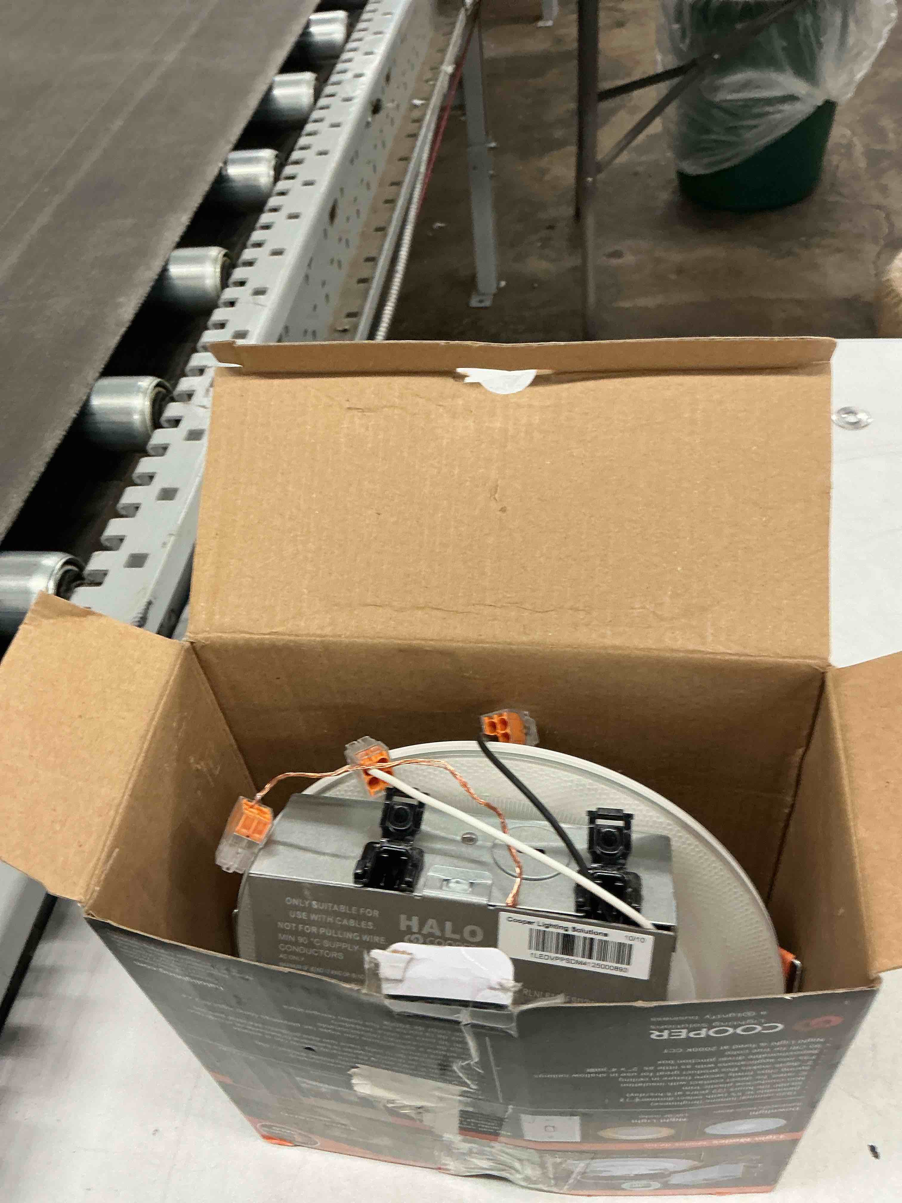 Condition photo showing Good Condition for halo rlnl6109fsd2w1ewhdm led retrofit canless recessed downlight/night light  dimmable  6 in. - quantity 1
