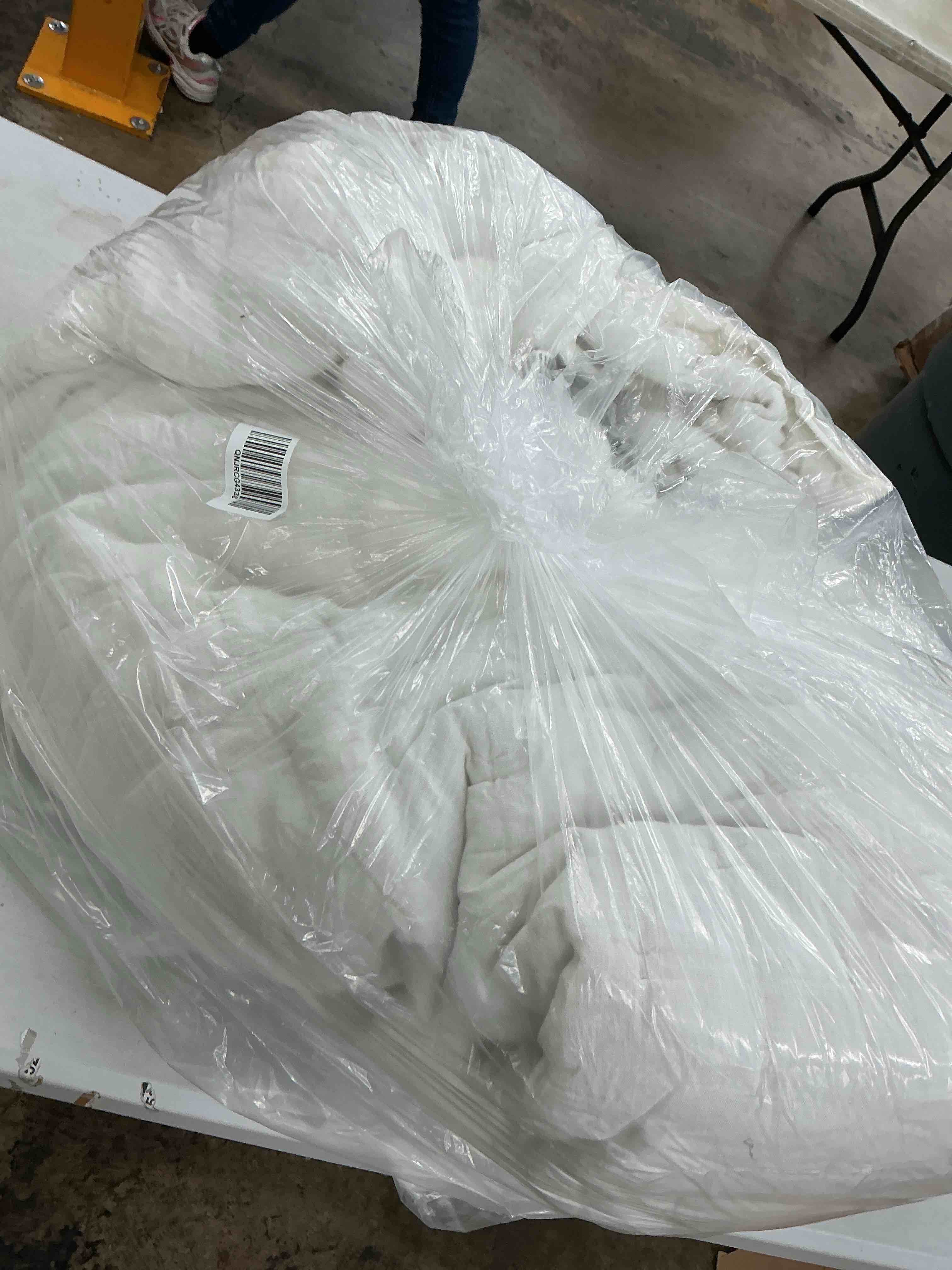 Condition photo showing Good Condition for quince bamboo sheet set, king, sand