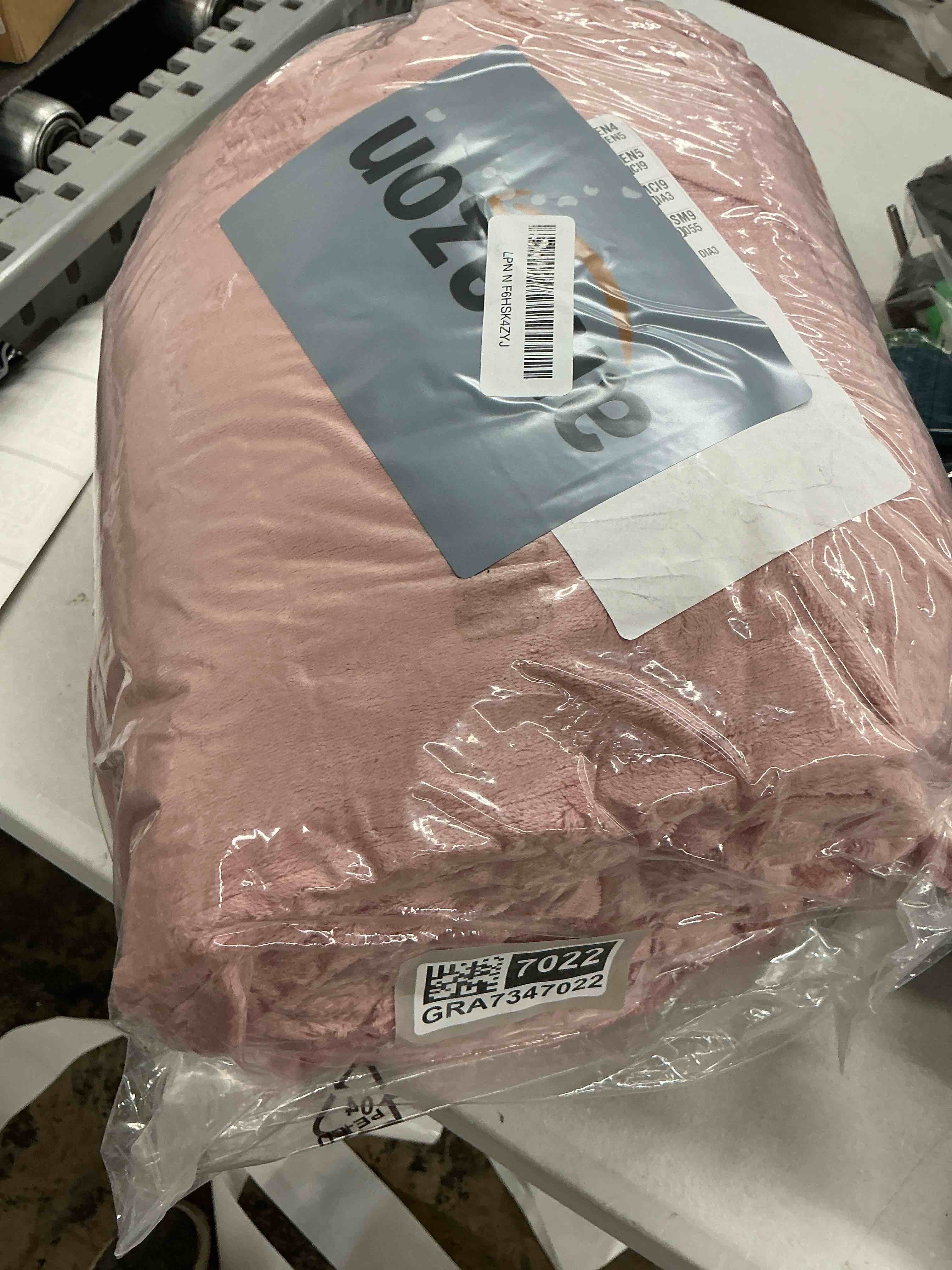 Condition photo showing Good Condition for bedelite flannel sheets full size, dusty pink, 4 pieces | soft double-sided plush fleece sheets, a warm fluffy velvety feel, 16 inch deep pocket, fuzzy winter gift and decor dusty pink full