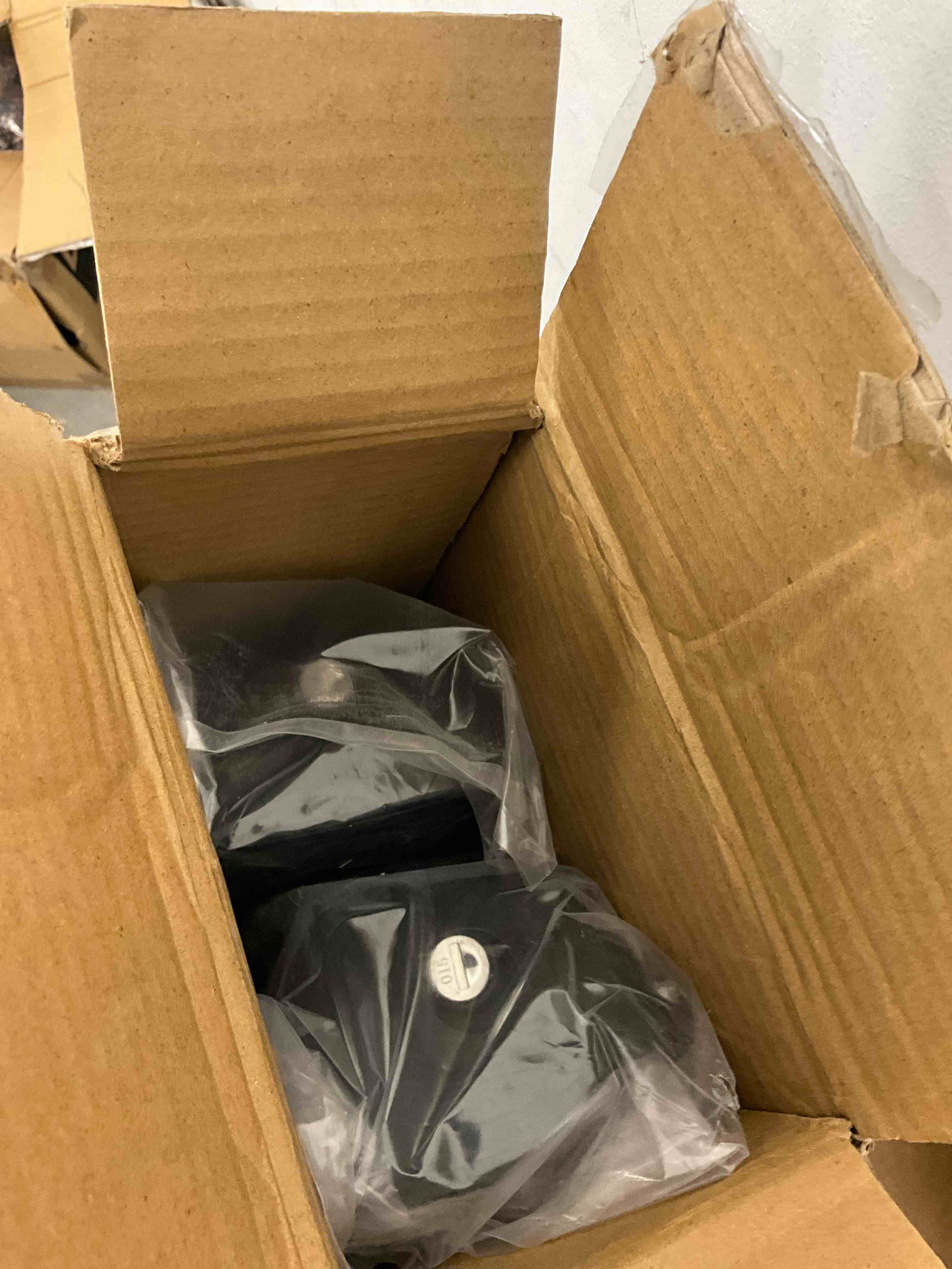 https://s3.amazonaws.com/lotting-images-prod/EmanualPiazza/PNK3440374_1756471578981.jpeg