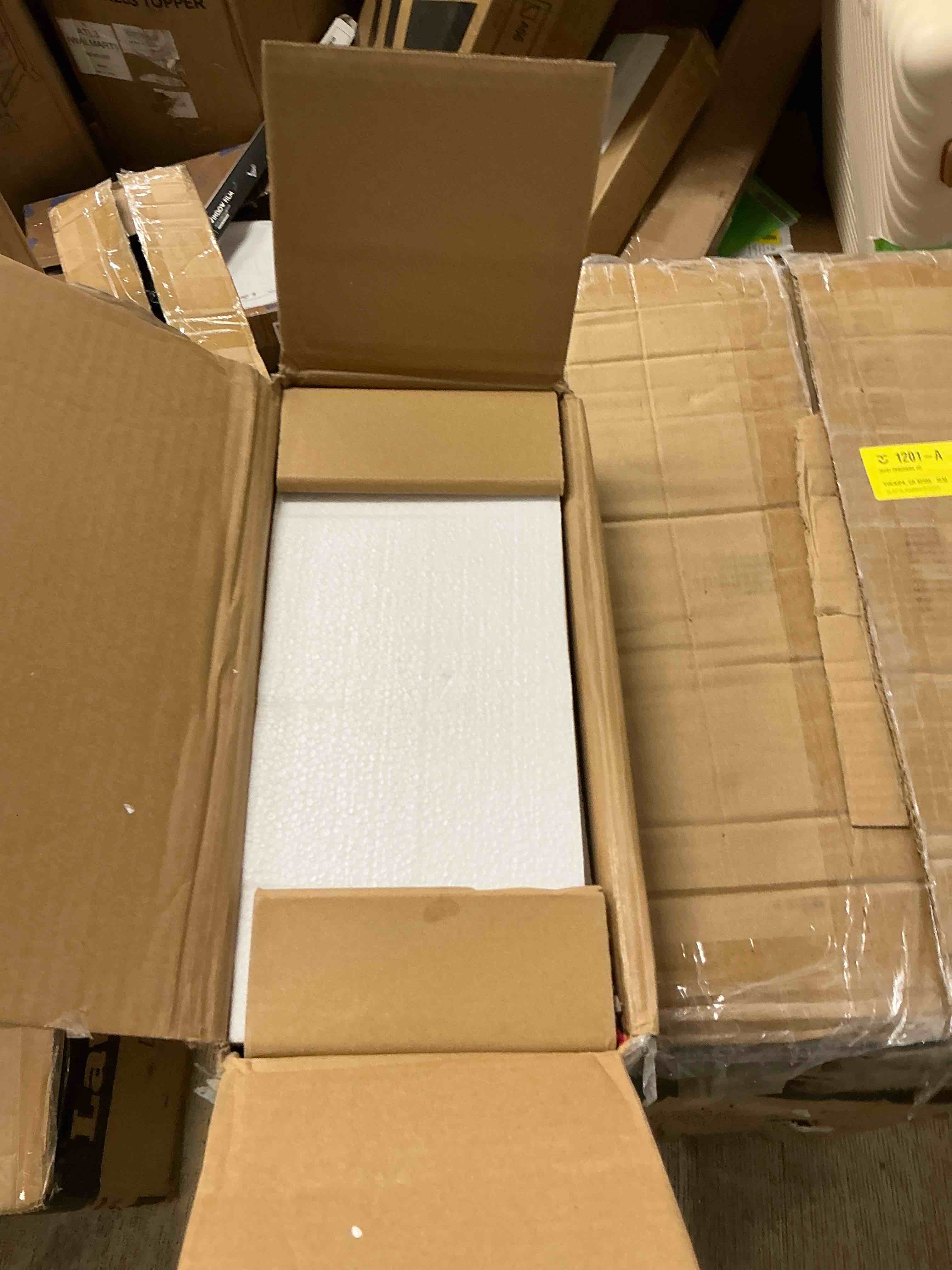 https://s3.amazonaws.com/lotting-images-prod/EmanualPiazza/PNK3440763_1757324376554.jpeg
