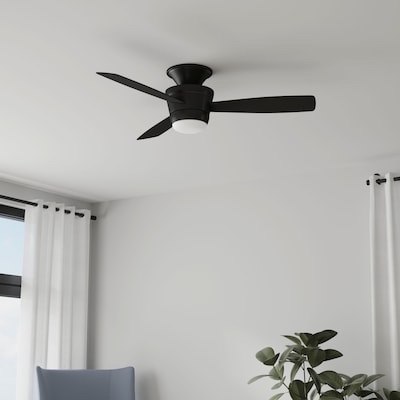 harbor breeze mazon 44-in integrated led flush mount matte black with black/driftwood blades ceiling fan with light - remote included ( 3 -blade ) 