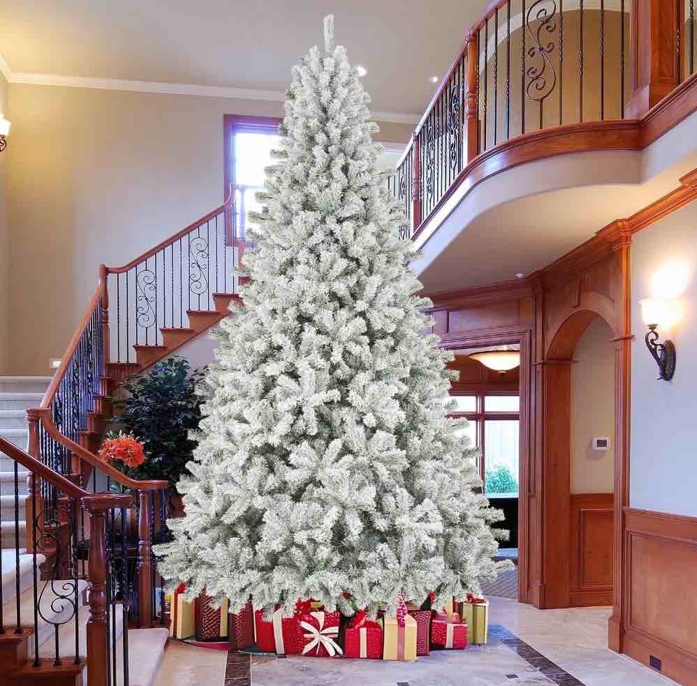 Qunler 9ft Snow Flocked Christmas Tree with 2028 Tips, Artificial Snowy Xmas Pine Tree with Reinforced Metal Base for Home Office Party Holiday Decorations ,White(NO Light)