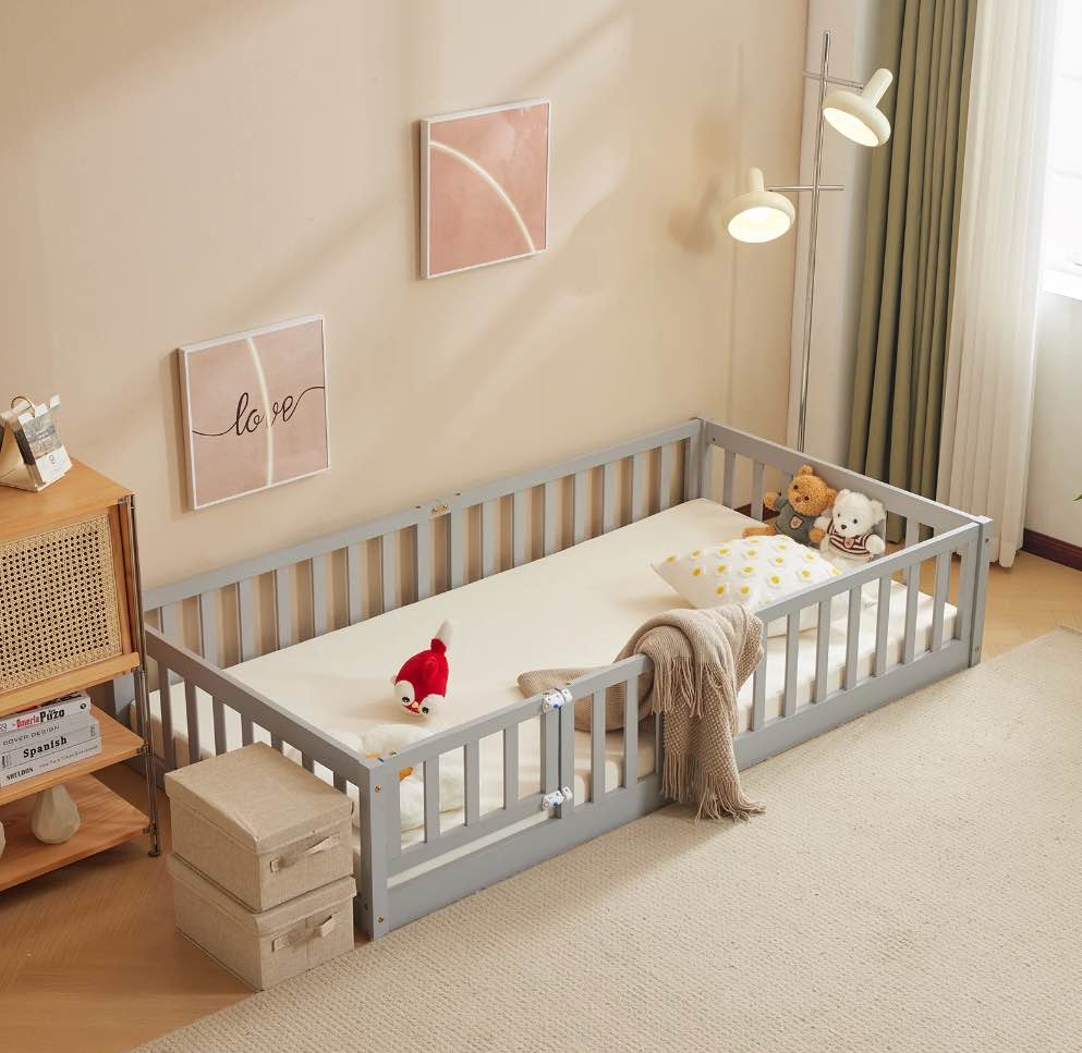Zimtown Montessori Floor Bed Frame, Twin Size Kids Toddler Bed with Fence and Door, Wooden Platform Bed, Gray