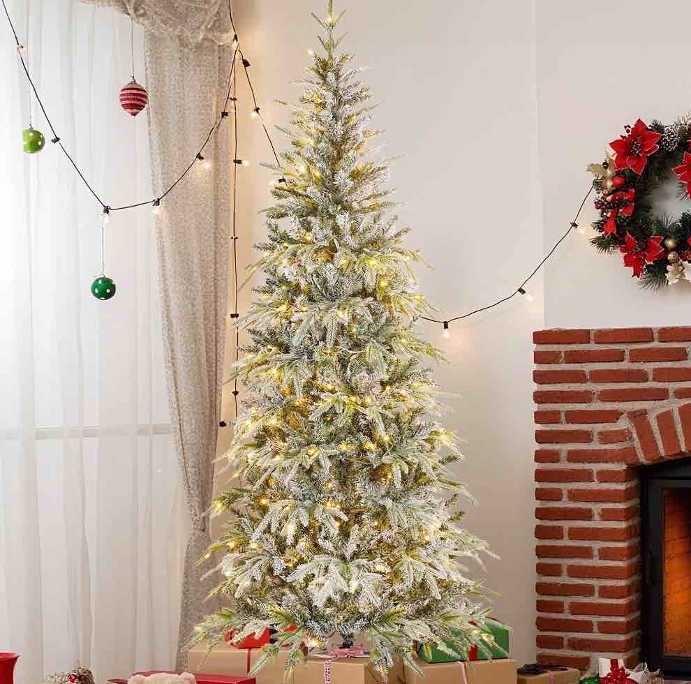 Qunler 7ft Pre-lit Snow Flocked Artificial Christmas Tree with 300 Warm Lights 8 Modes, 700 PE+PVC Snowy Branches, White
