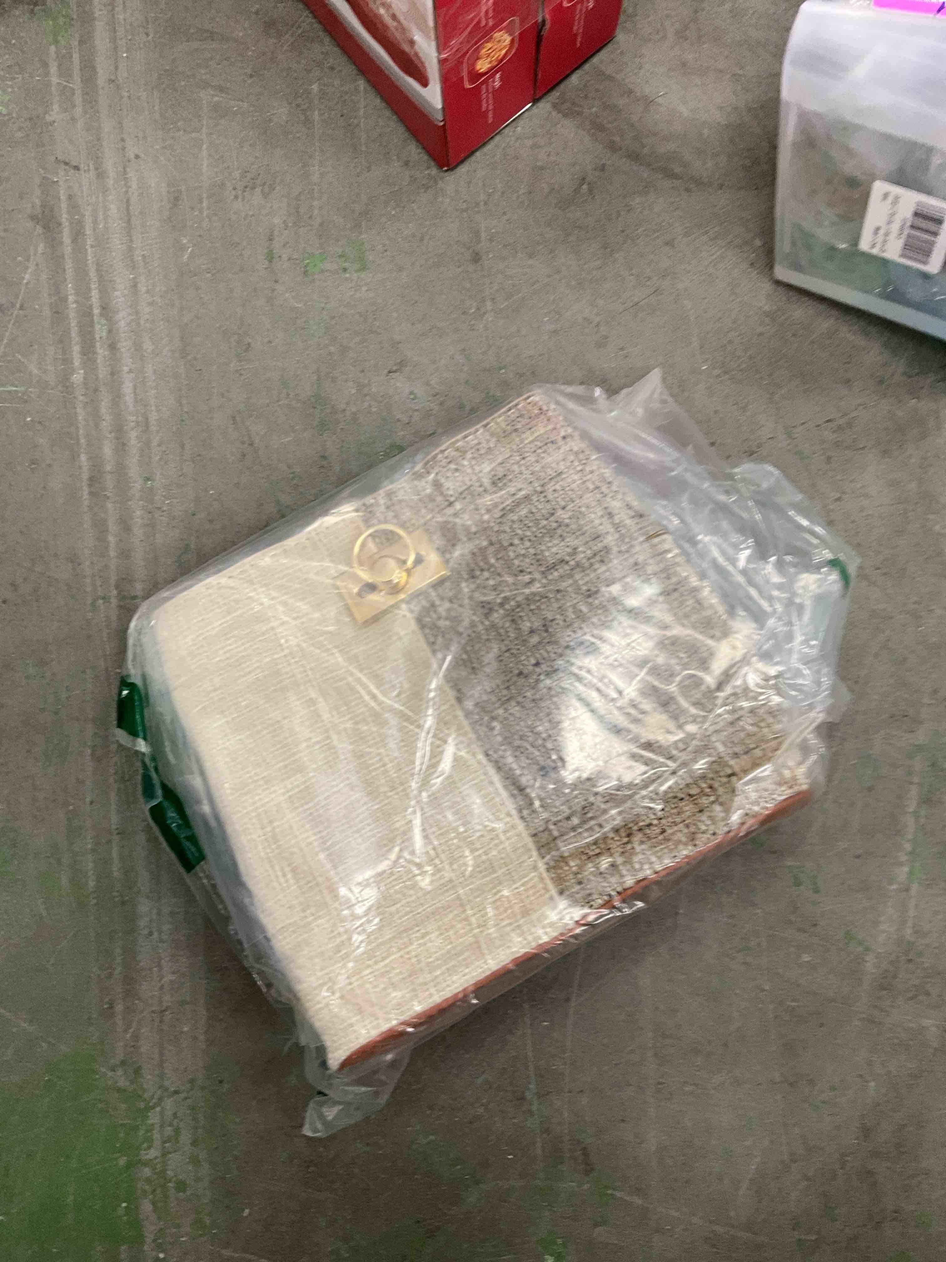https://s3.amazonaws.com/lotting-images-prod/EmanualPiazza/PNK3446607_1751461606576.jpeg