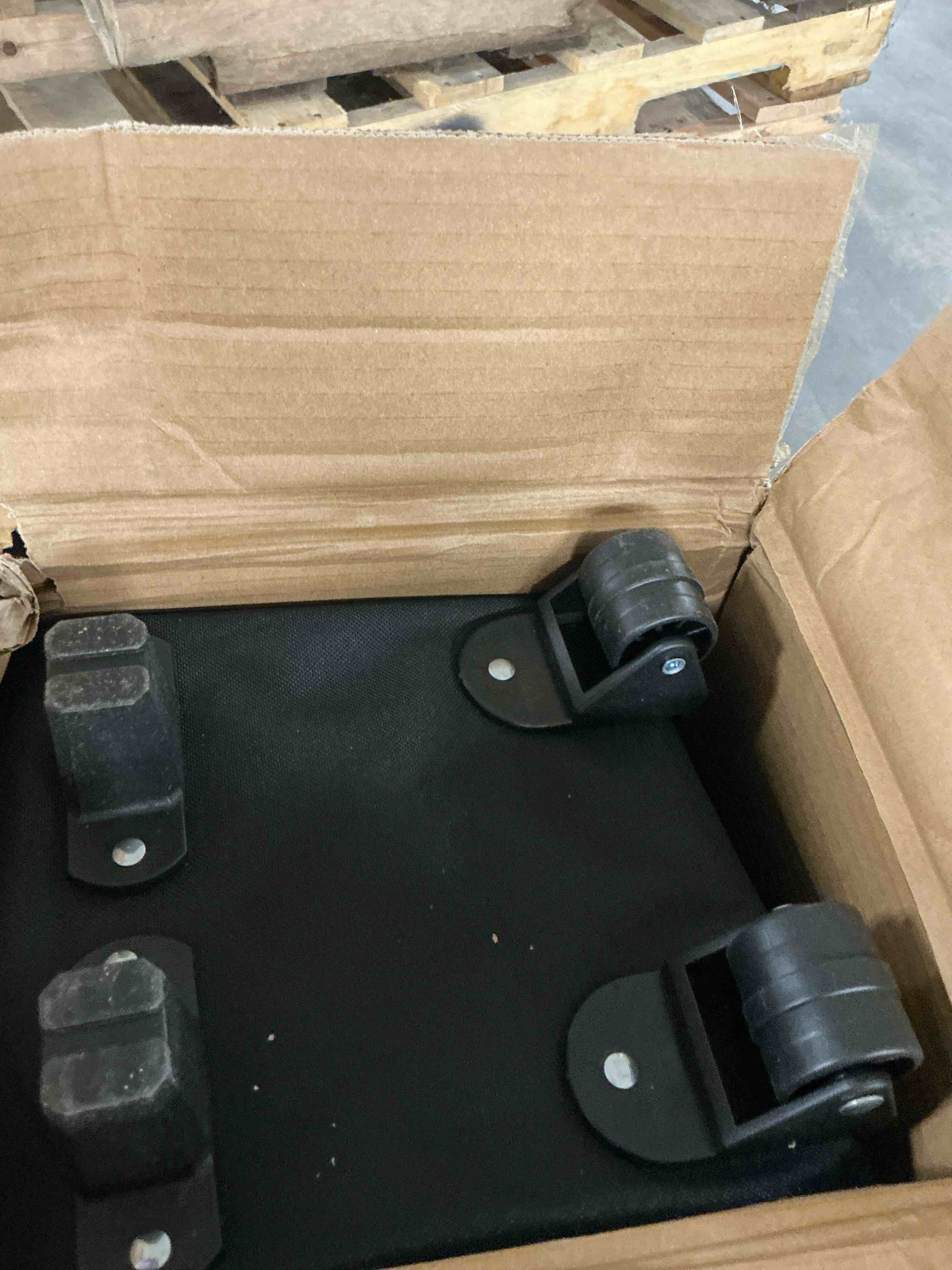 https://s3.amazonaws.com/lotting-images-prod/EmanualPiazza/PNK3447811_1753818462176.jpeg
