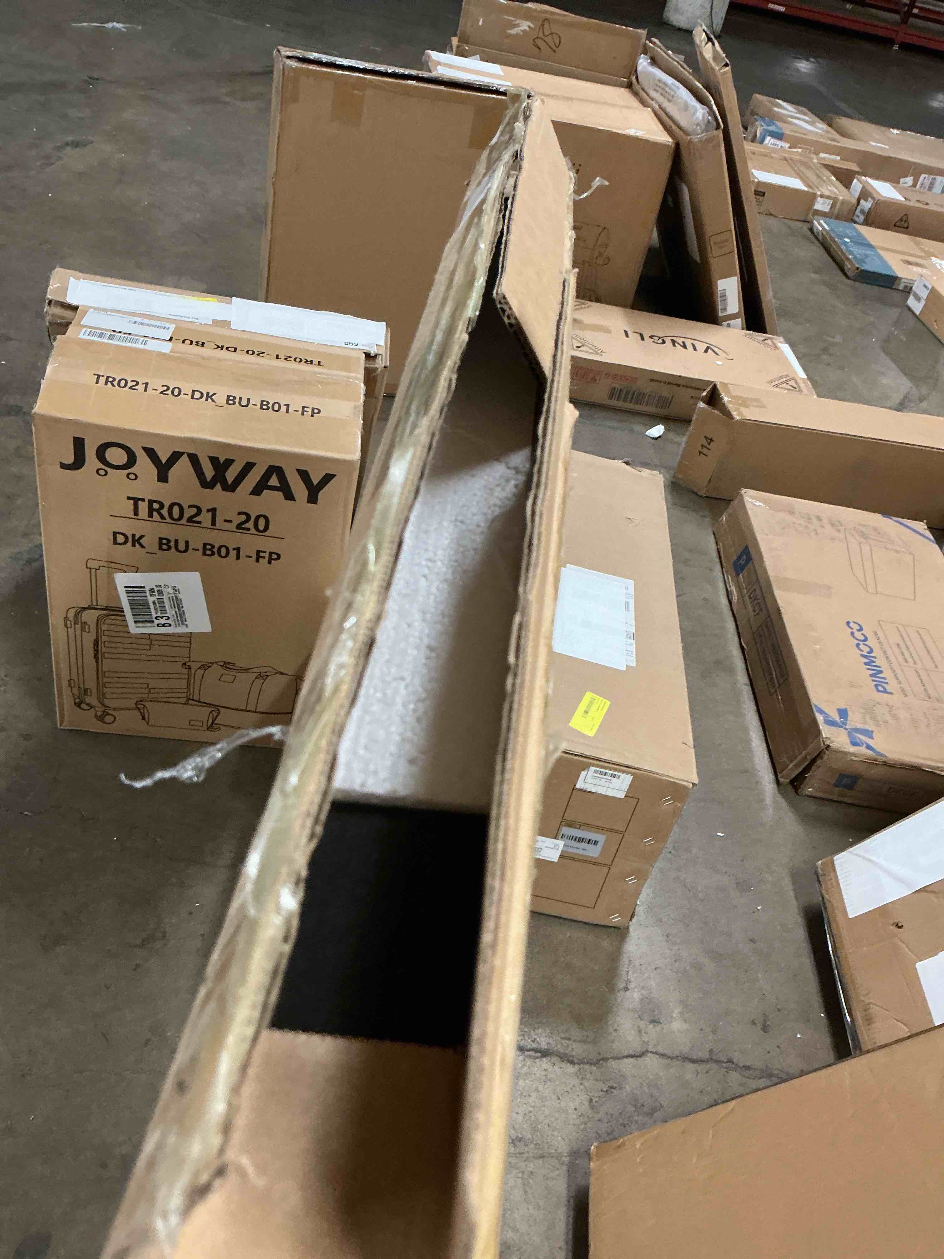 https://s3.amazonaws.com/lotting-images-prod/EmanualPiazza/PNK3860418_1777653795535.jpeg