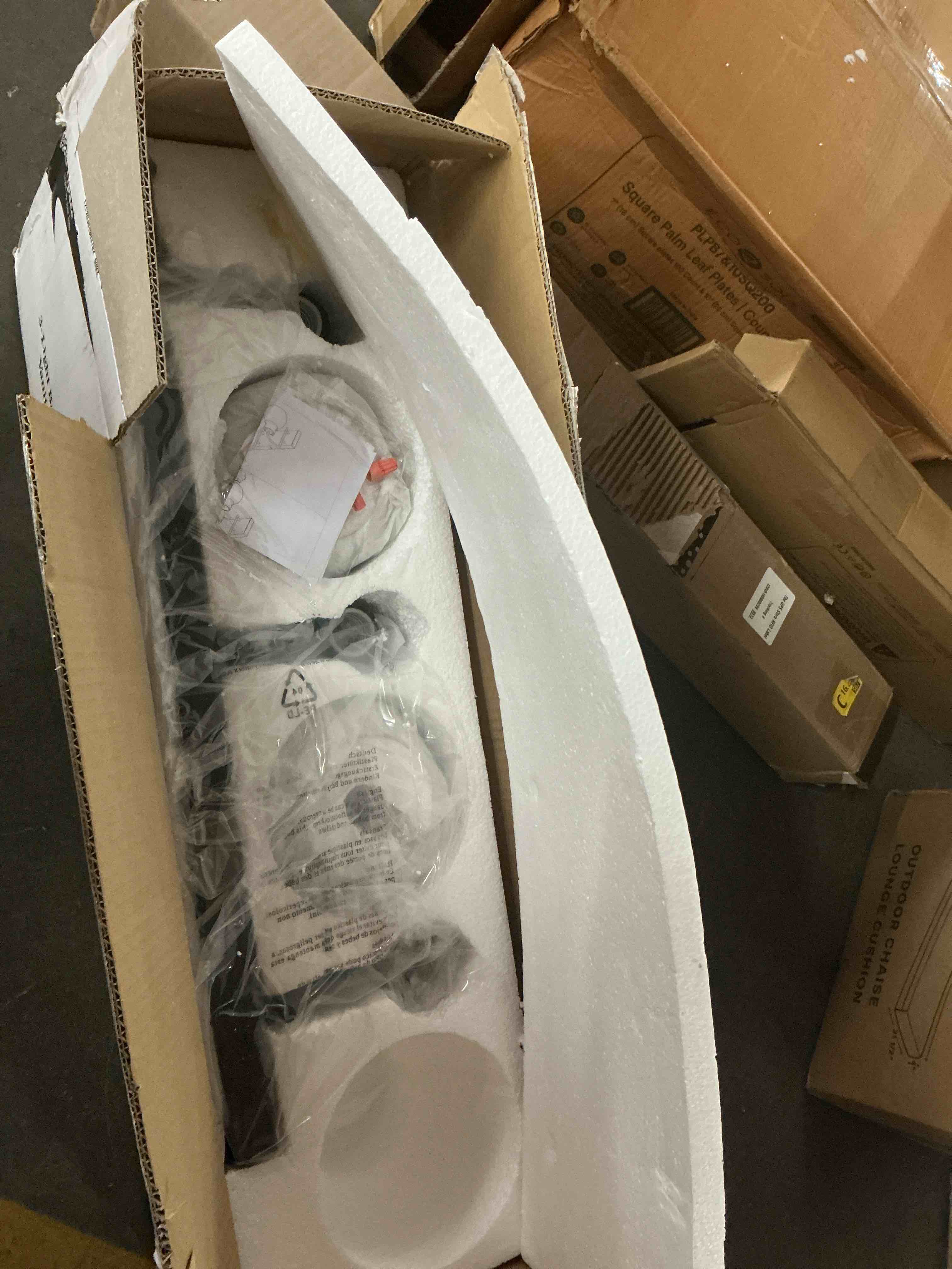 https://s3.amazonaws.com/lotting-images-prod/EmanualPiazza/PNK3860714_1778519439188.jpeg