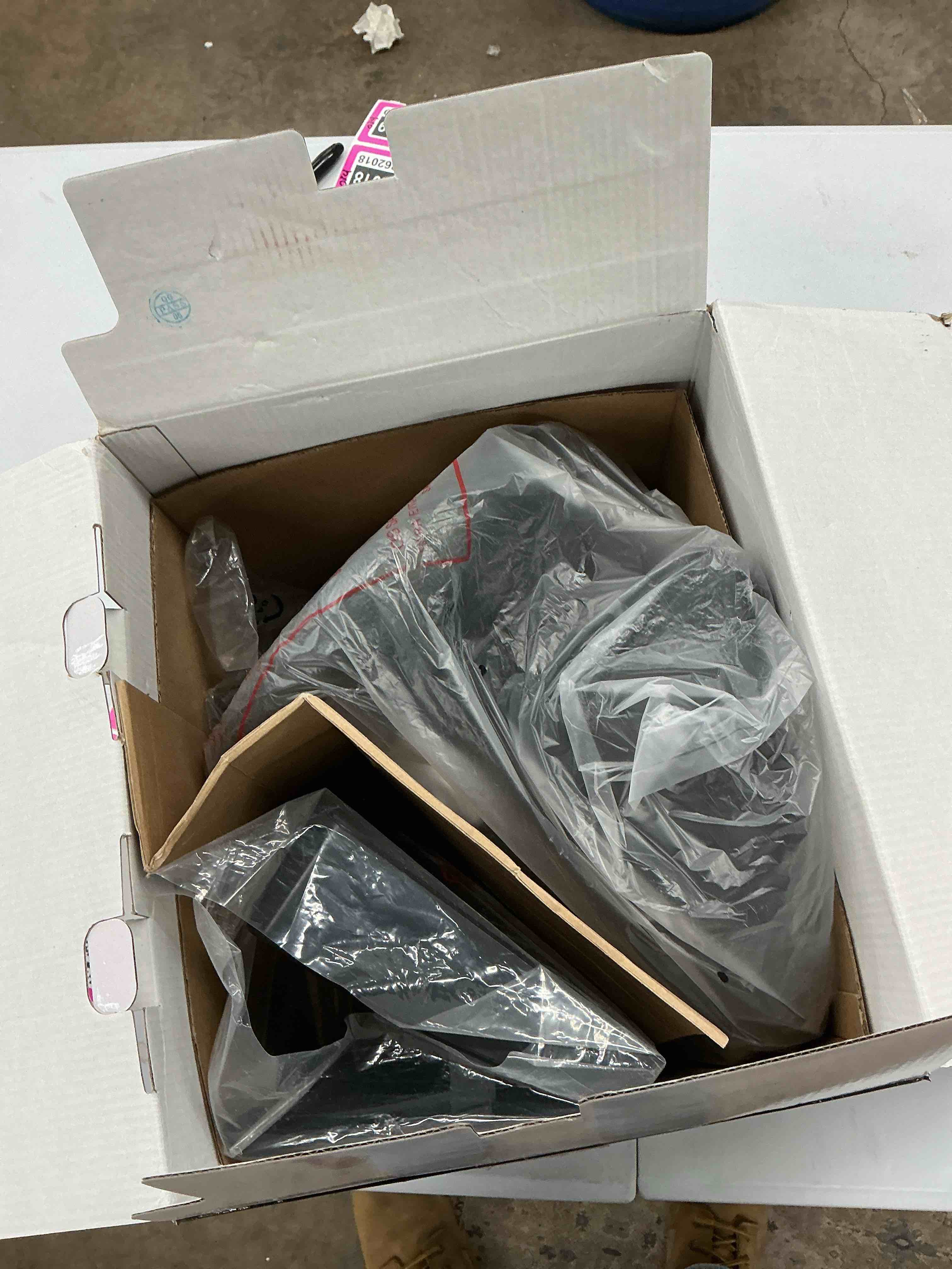 Superdrive - SV650 Racing steering wheel with pedal and paddle shifters for Xbox Serie X/S, Switch, PS4, Xbox One, PC, PS3 (programmable for all games)