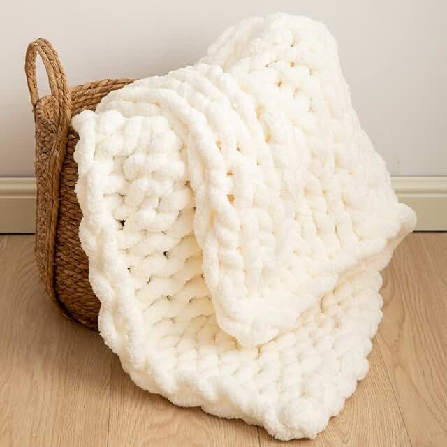 WESHIONGOO Chunky Knit Blanket Throw 40"×40" Knitted Throw Blankets for Couch Bed Fluffy Soft Blanket with Jumbo Chenille Yarn Thick 100% Handmade (Cream White)