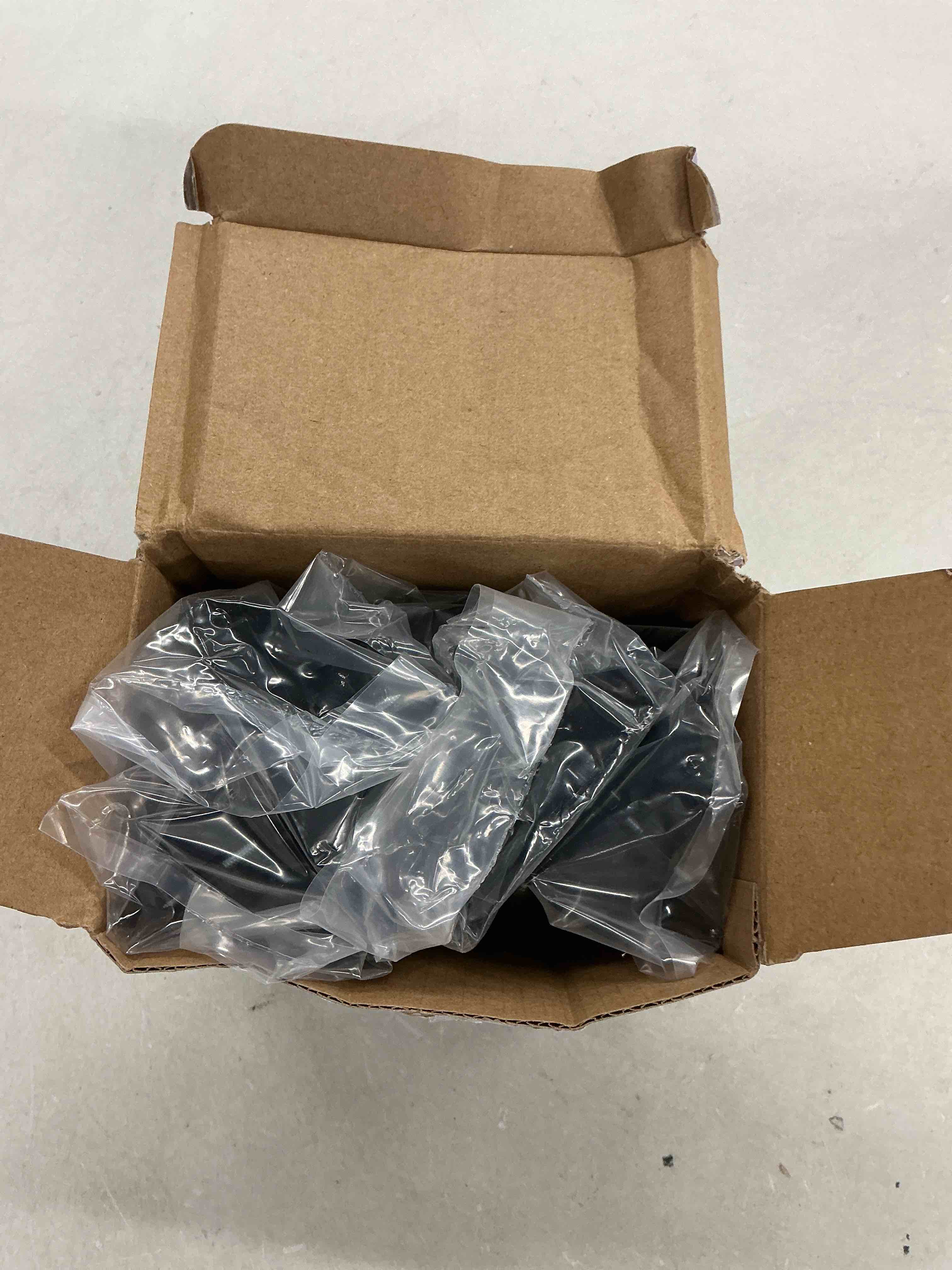 https://s3.amazonaws.com/lotting-images-prod/EmanualPiazza/PNK4010005_1777383633656.jpeg